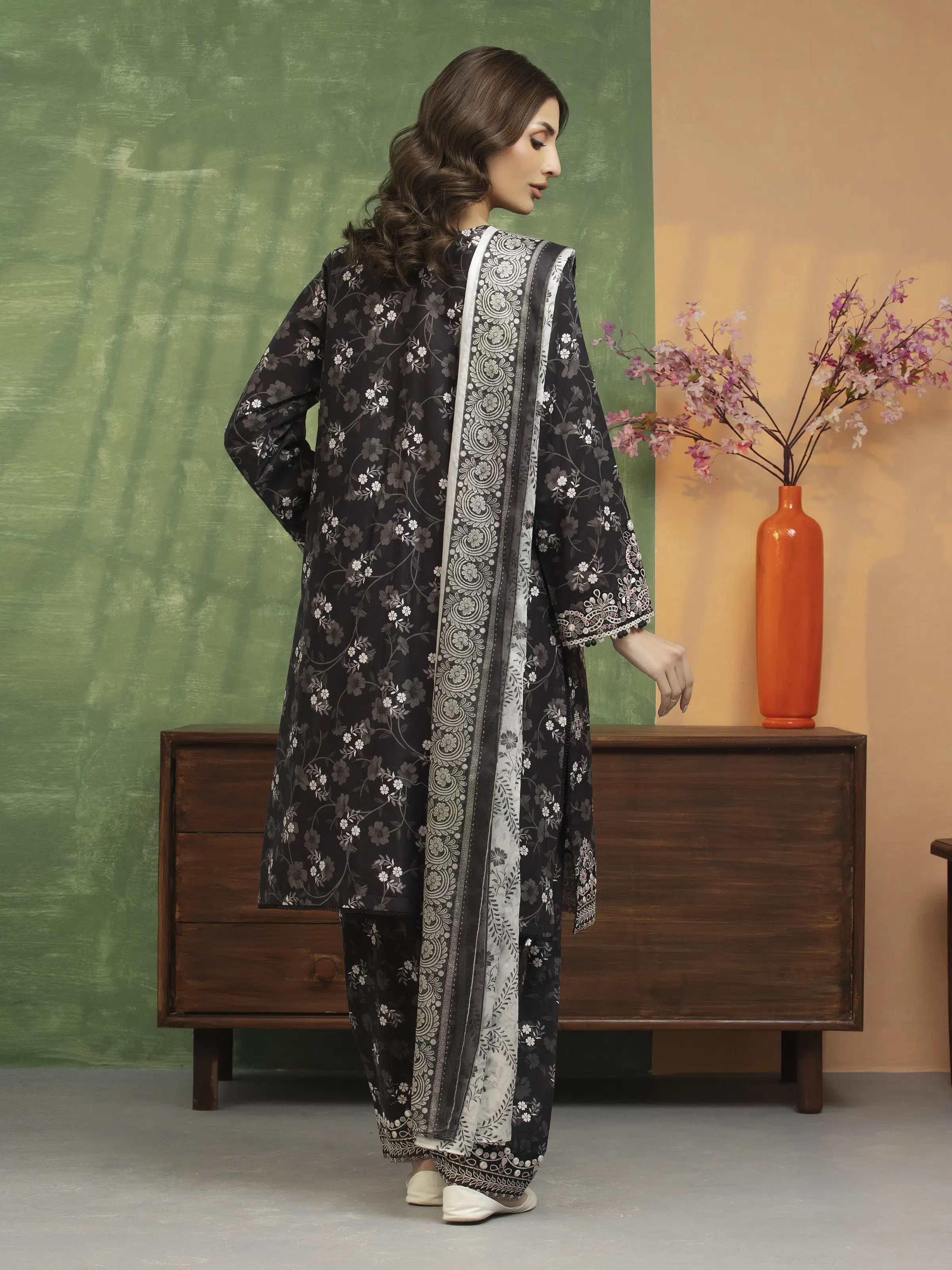 Unstitched Embroidered Lawn Suit - EWU5V1-31432-3P - Image 5