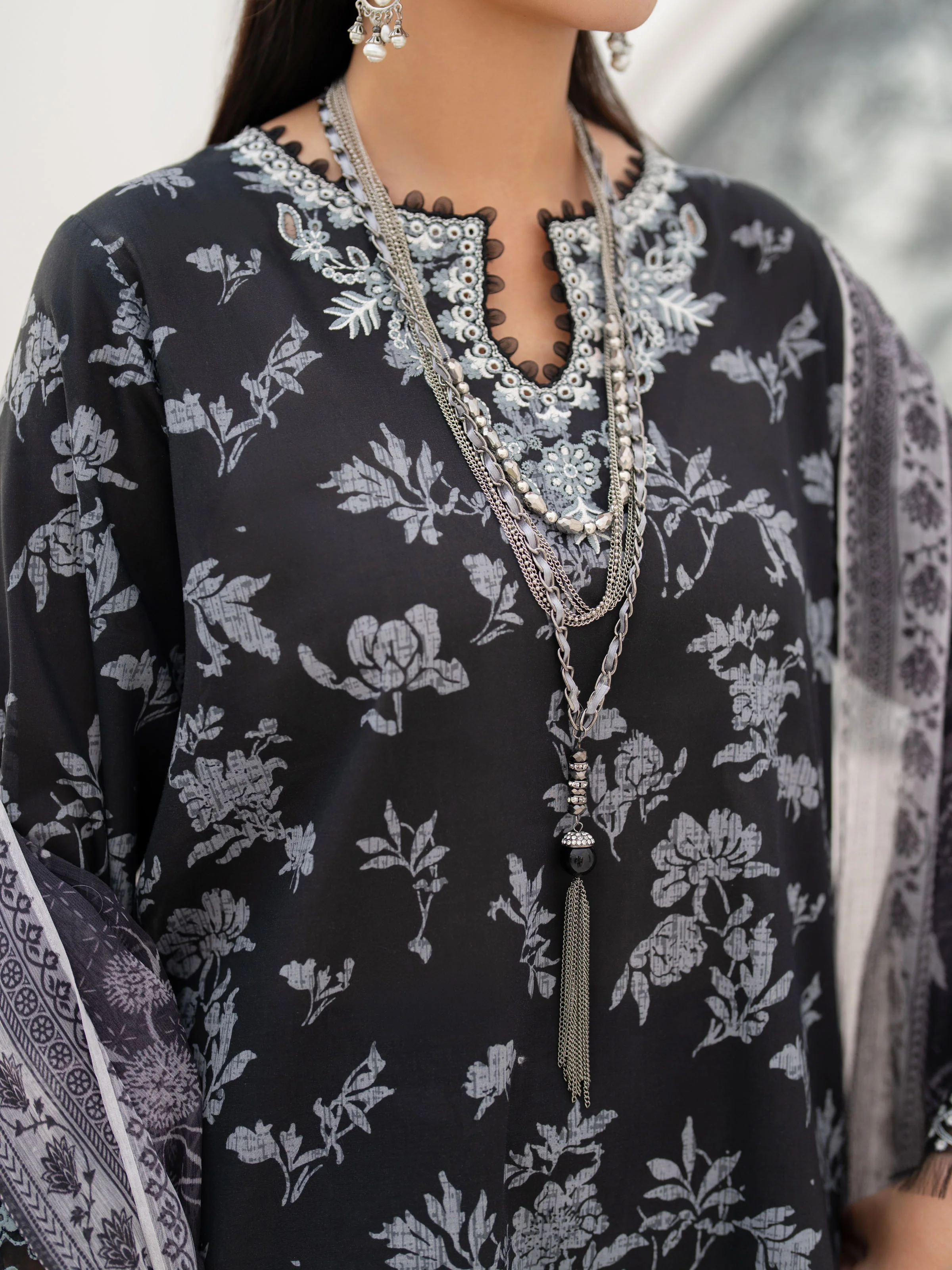 Unstitched Embroidered Lawn Suit - EWU5V1-31476-3P - Image 3