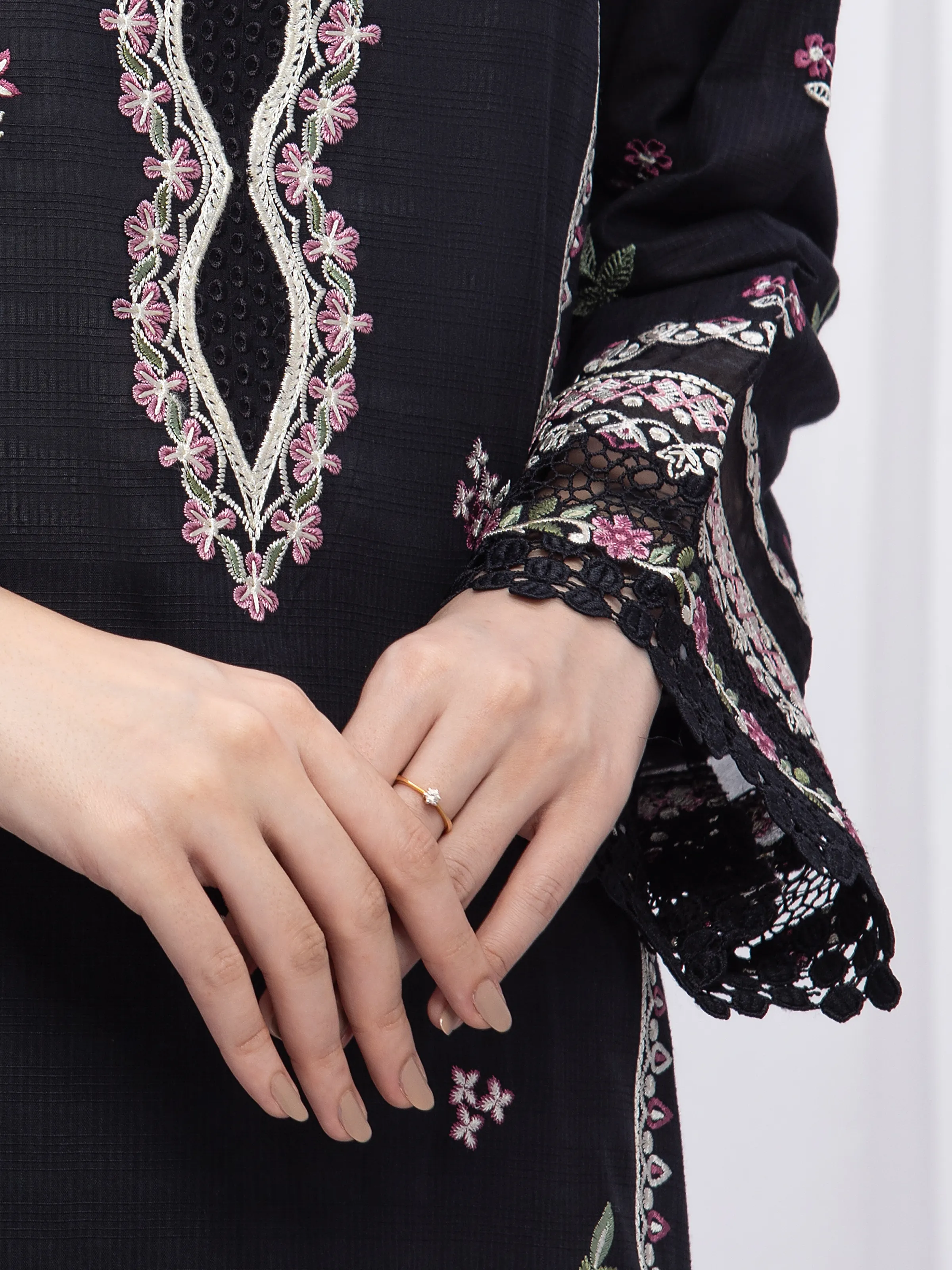 Unstitched Embroidered Lawn Suit - EWU5V1-31701-3P - Image 4