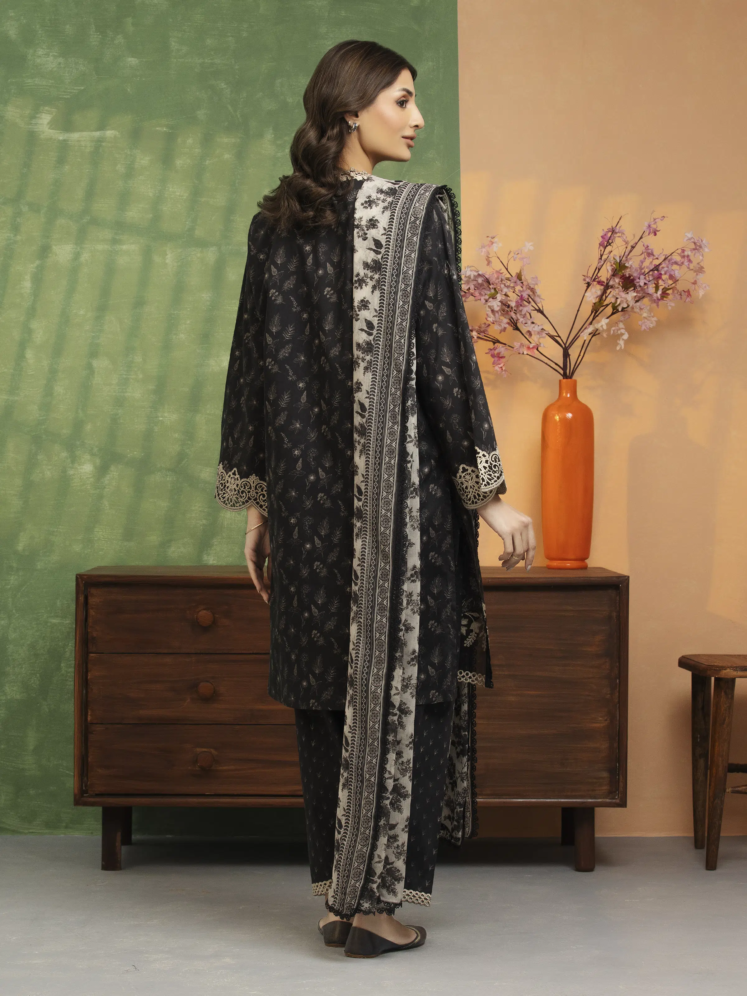 Unstitched Embroidered Lawn Suit - EWU5V1-31412-3P - Image 2