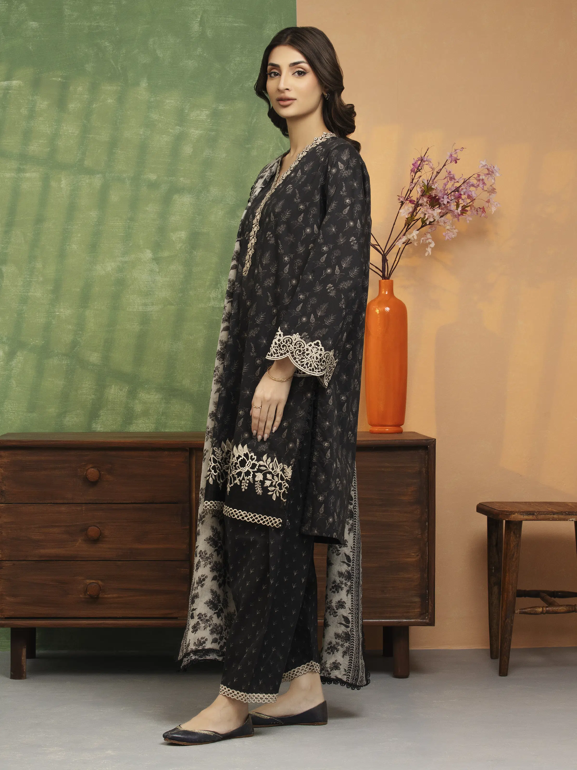 Unstitched Embroidered Lawn Suit - EWU5V1-31412-3P - Image 3