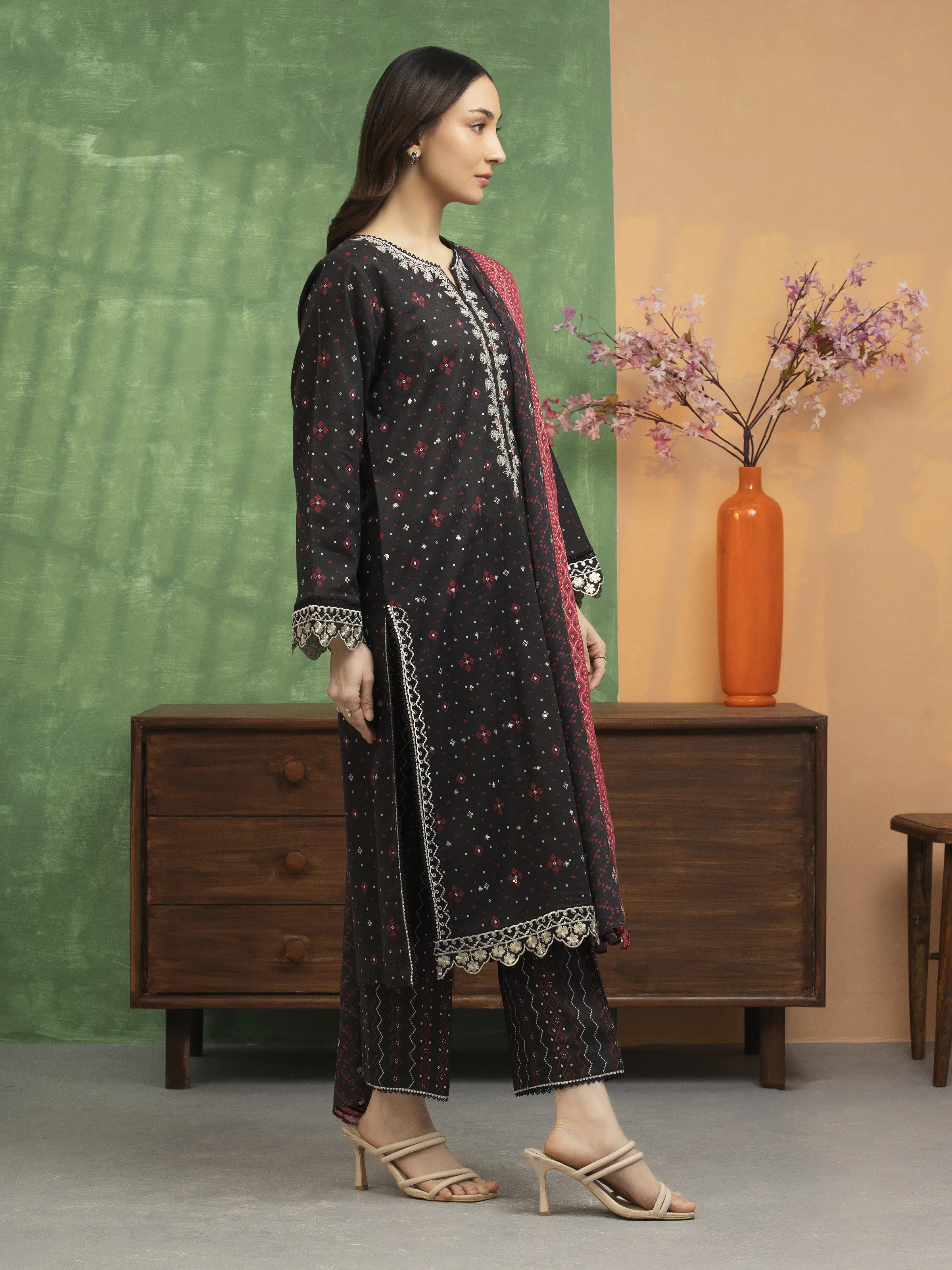 Unstitched Embroidered Lawn Suit - EWU5V1-31416-3P - Image 5