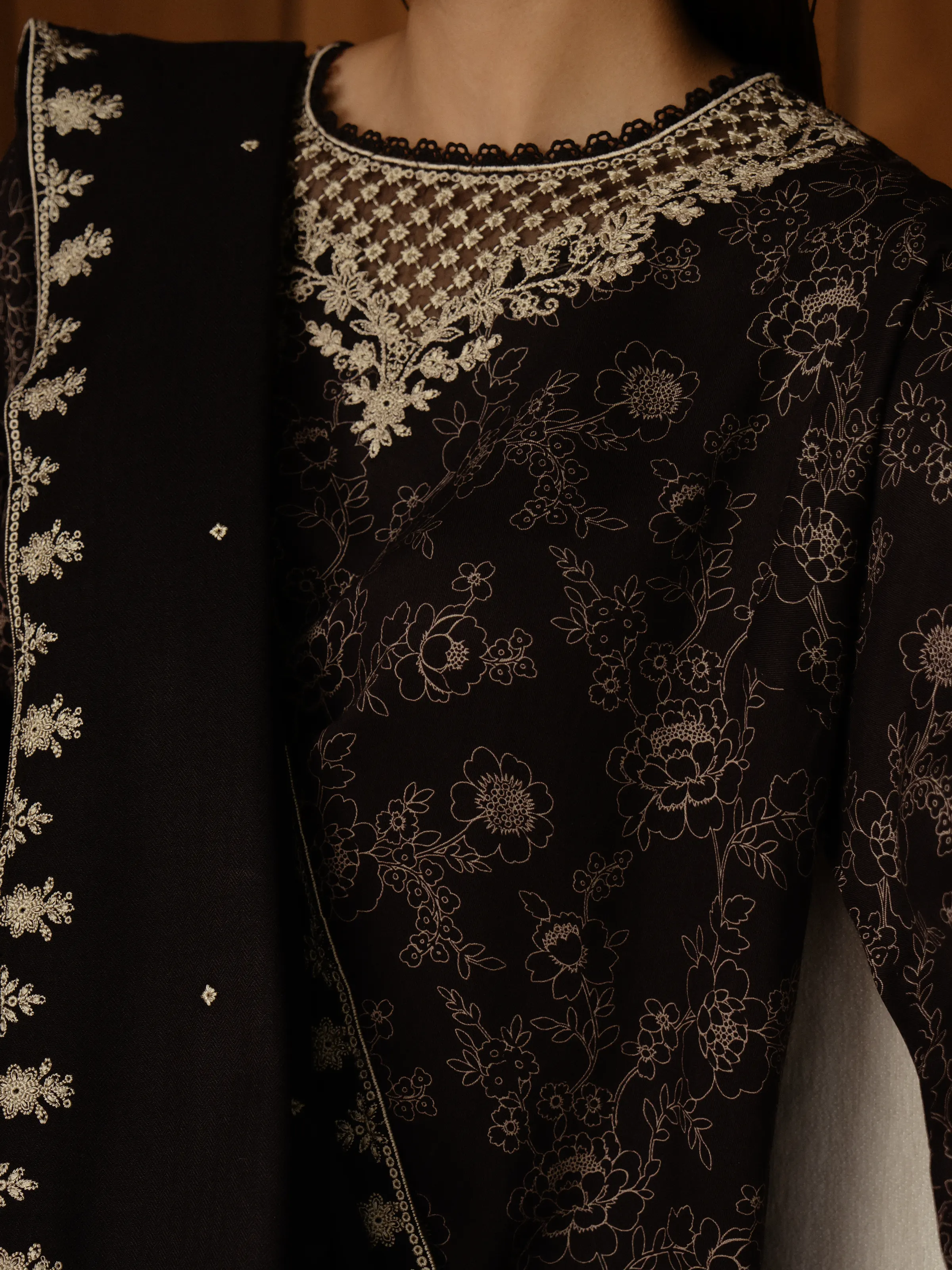 Unstitched Embroidered Marina Twill Suit - EWU24V14-30179-3P - Image 3