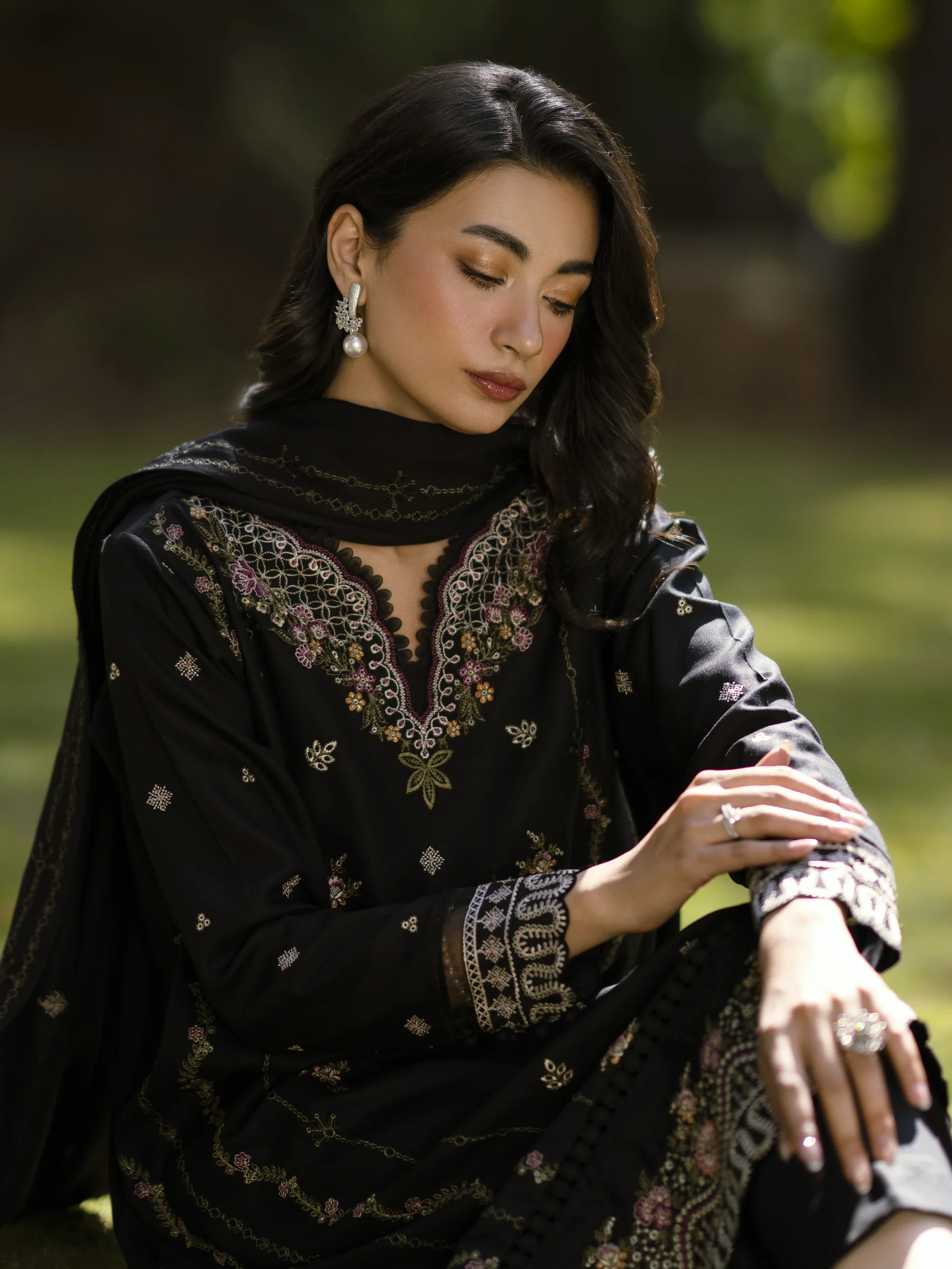 Unstitched Embroidered Marina Twill Suit - EWU24V14-30350-3P - Image 4