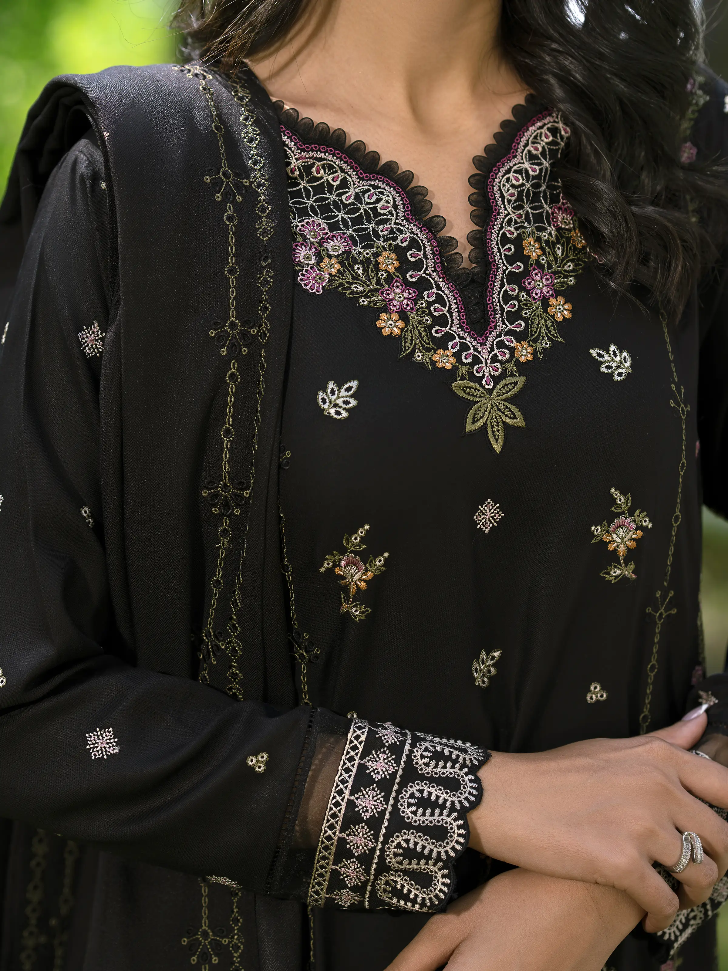 Unstitched Embroidered Marina Twill Suit - EWU24V14-30350-3P - Image 7