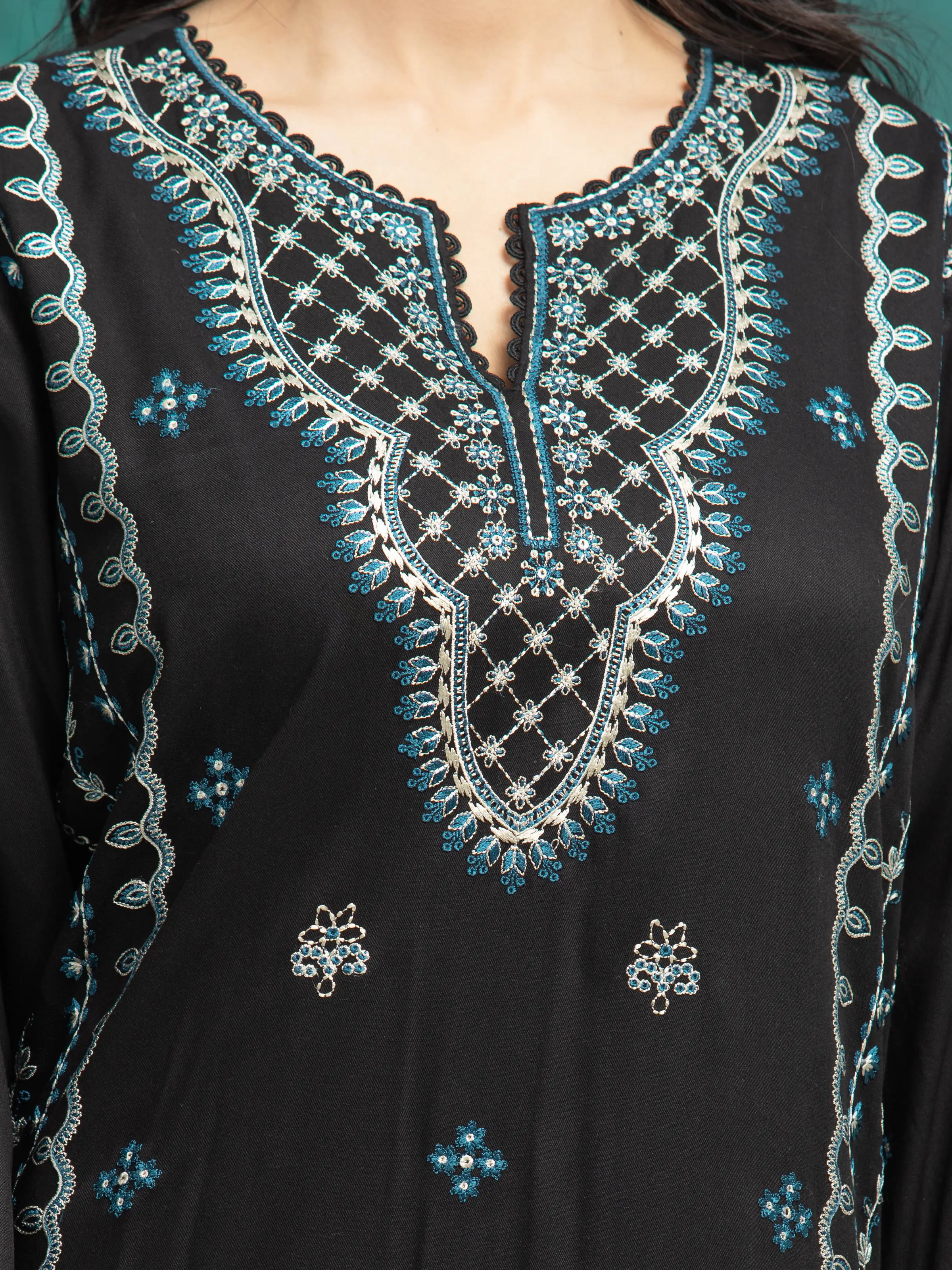 Unstitched Embroidered Marina Twill Suit - EWU24V14-30352-3P - Image 3