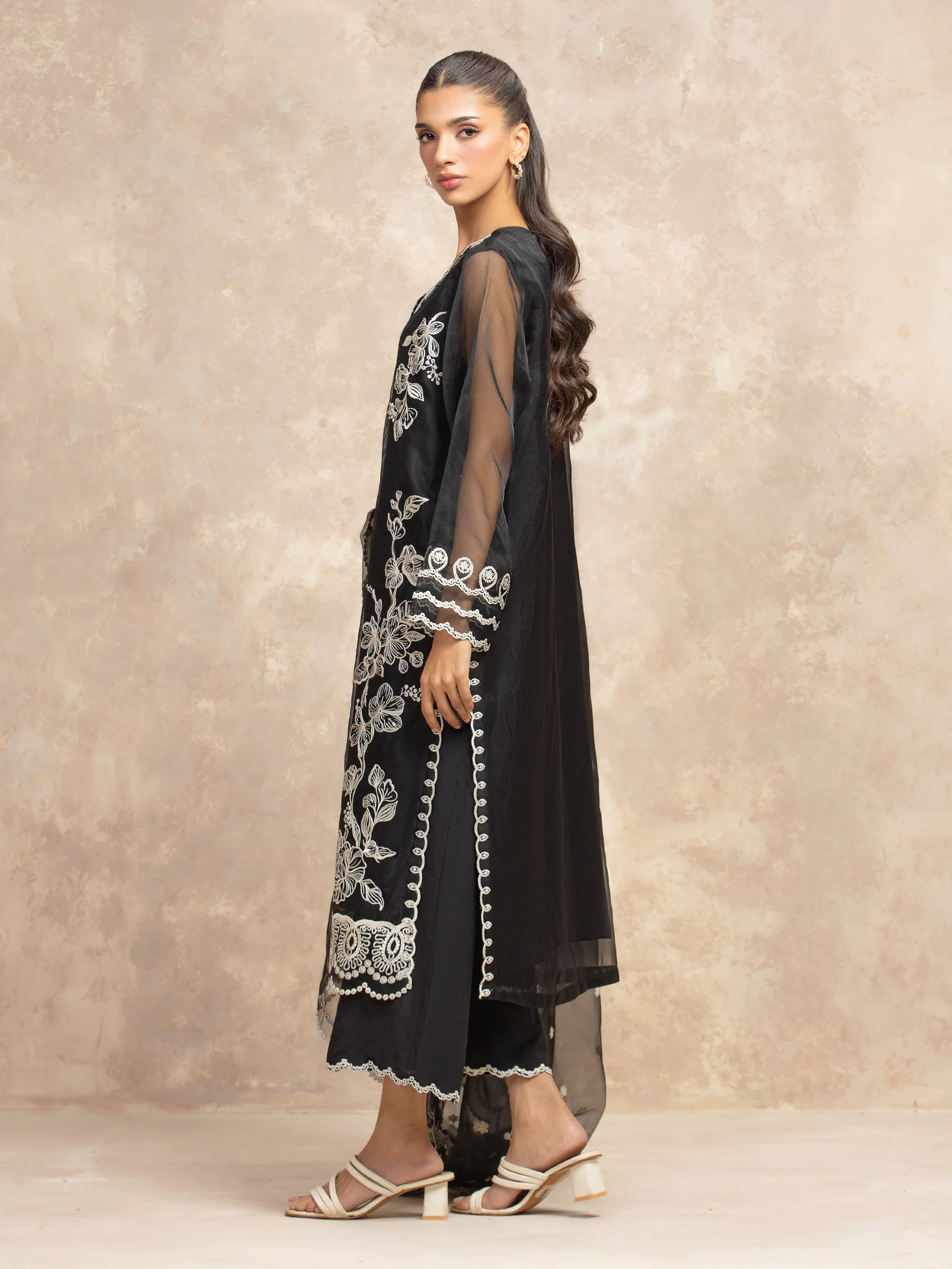 Unstitched Embroidered Organza Suit - EWU5V4-31266-3P - Image 4