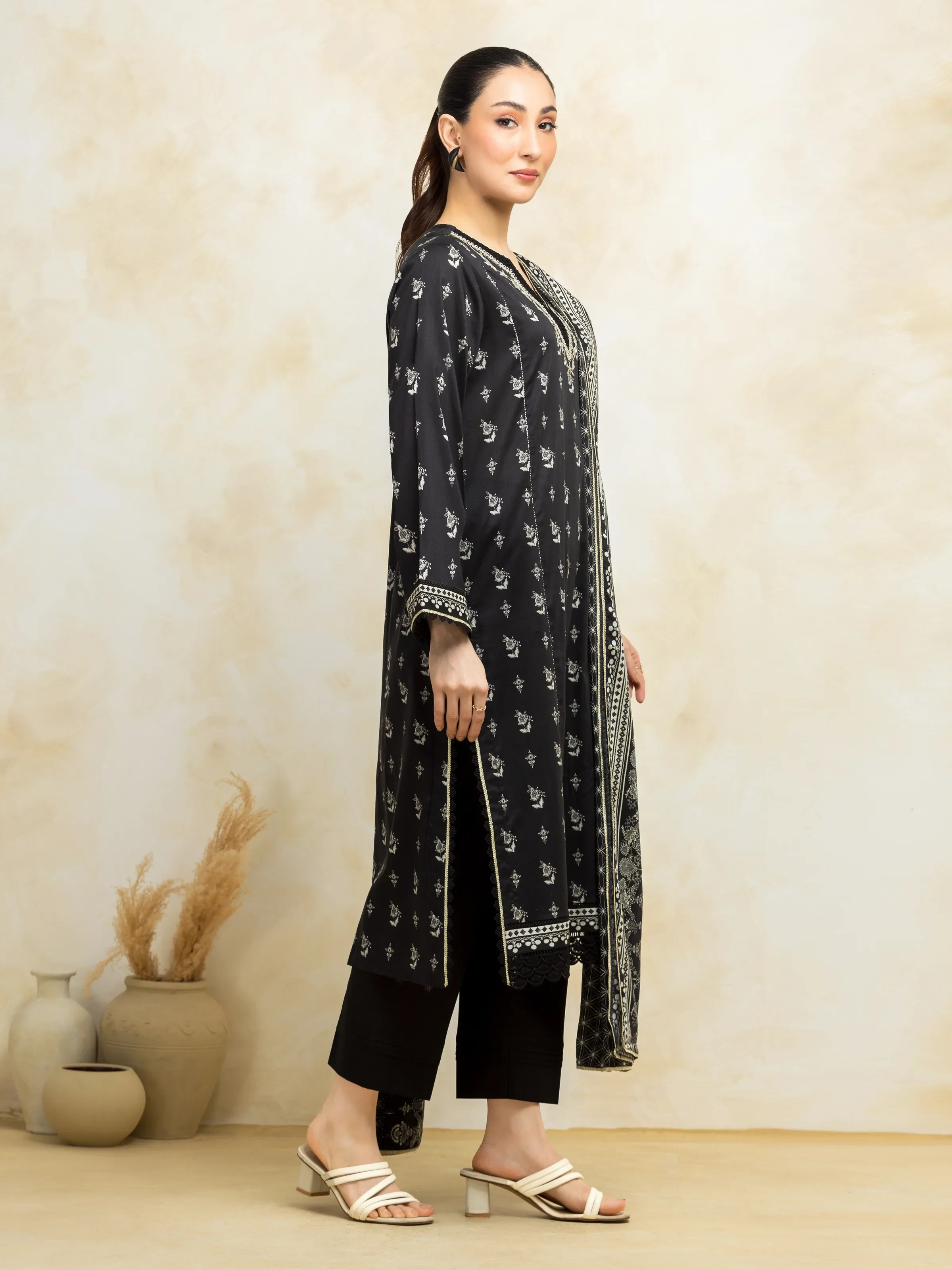 Unstitched Embroidered Lawn Suit - EWU5V1-31189-3P - Image 4