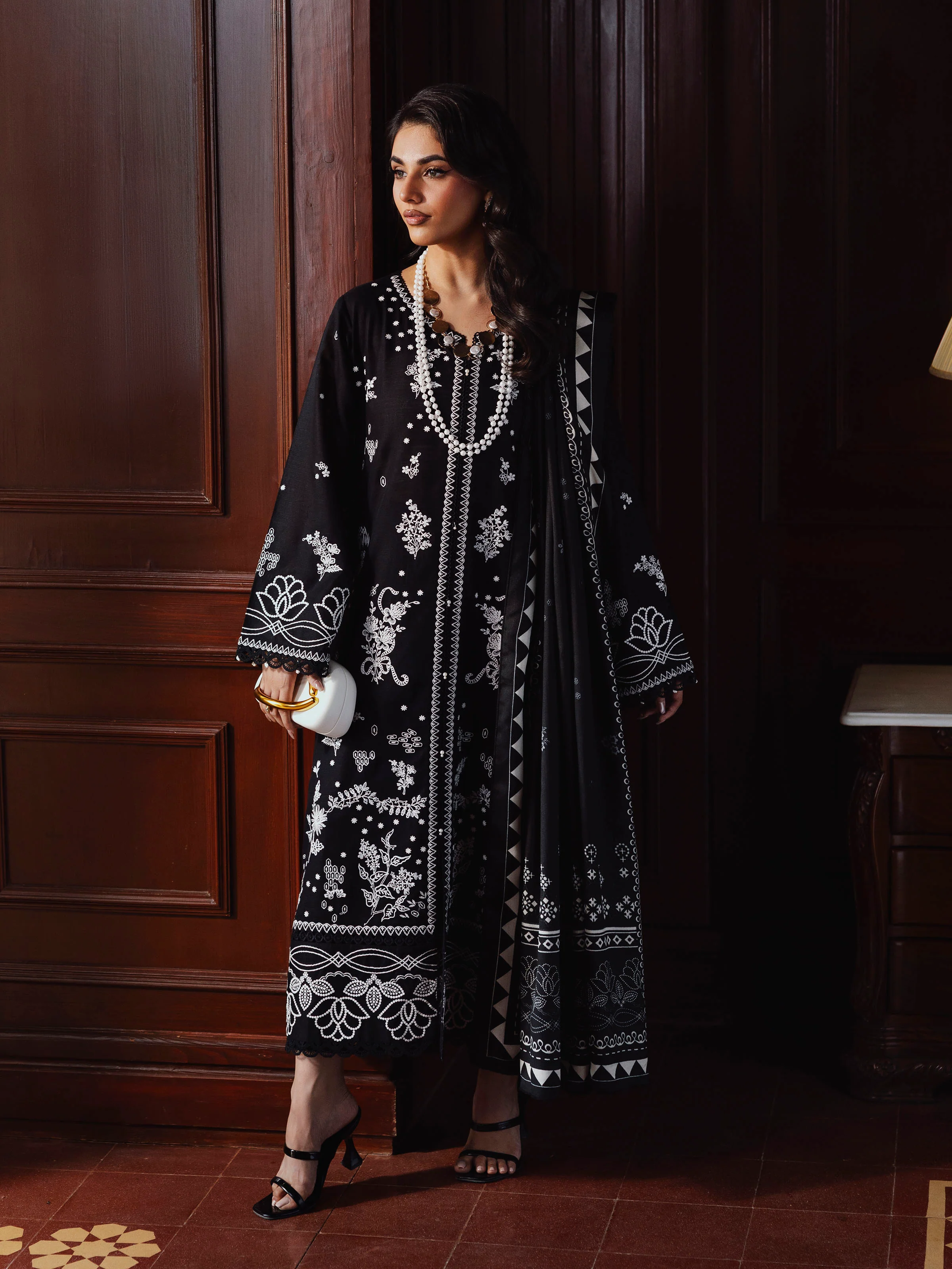 Unstitched Embroidered Khaddar Suit - EWU5V11-32006-3P - Image 4