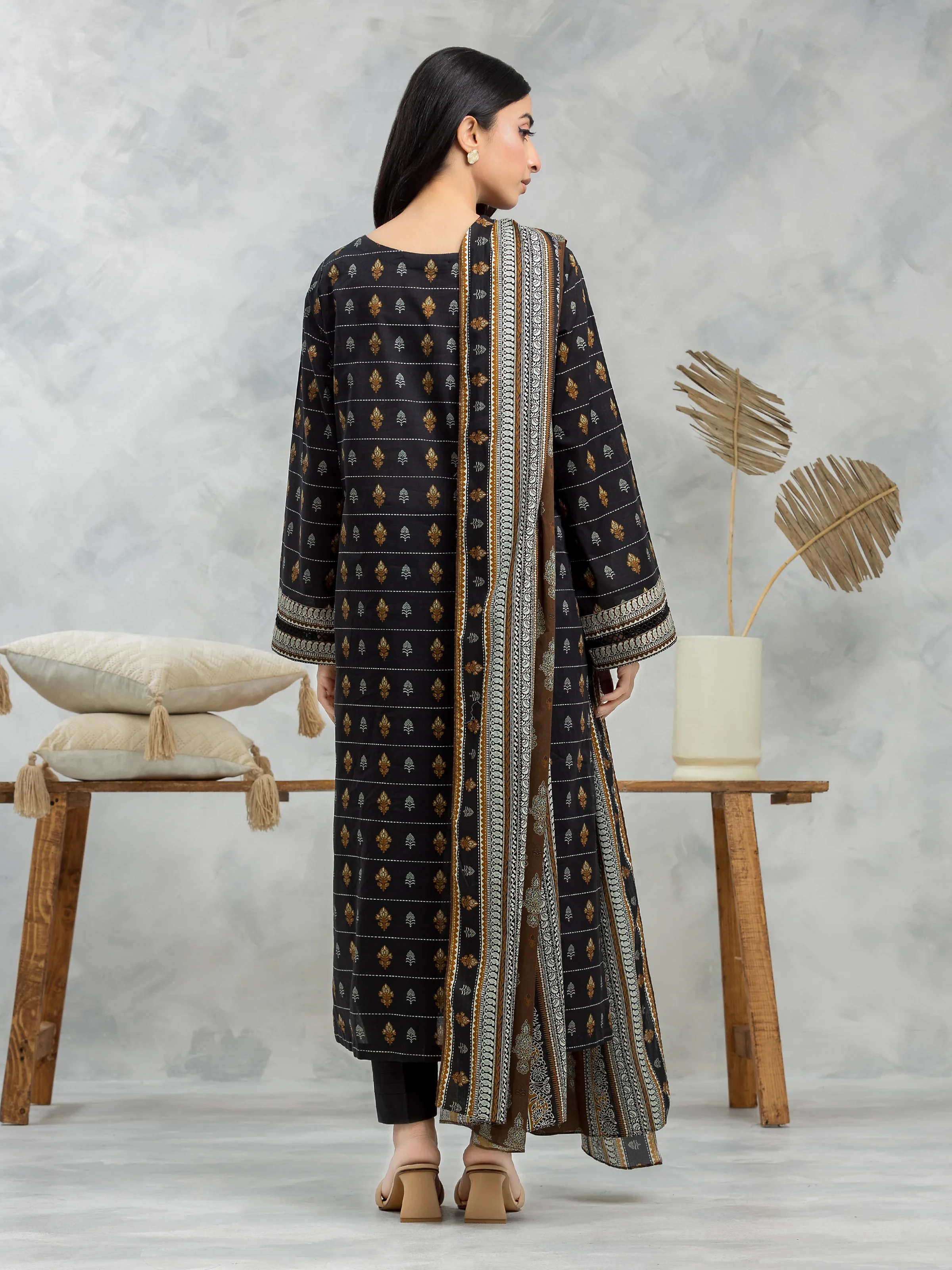 Unstitched Printed Cambric Suit - EWU24A2-28407-3P - Image 3