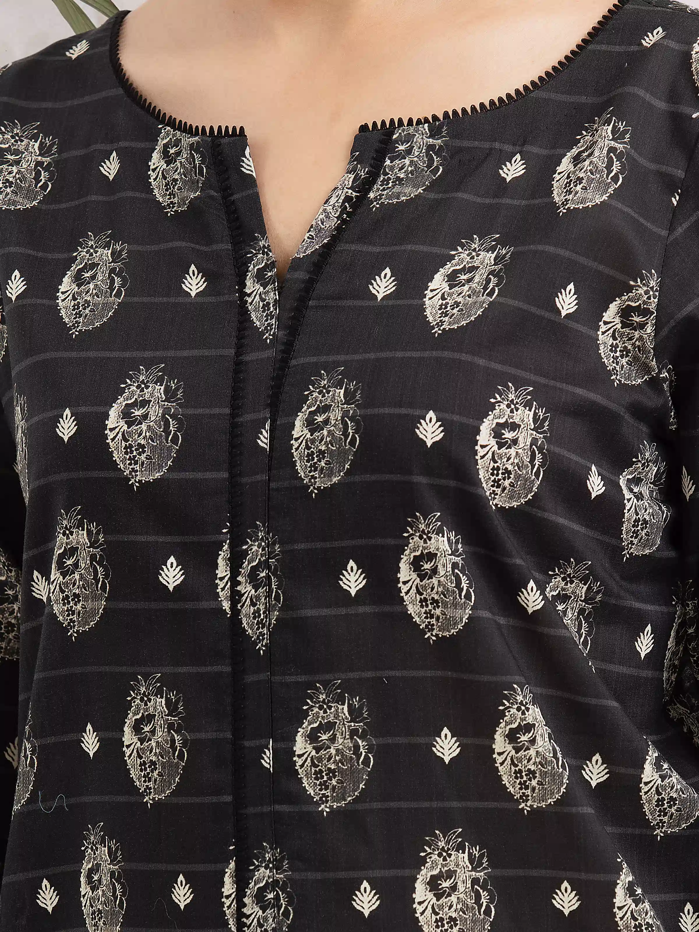 Unstitched Printed Khaddar Shirt Dupatta - EWU5M2-199SD - Image 2