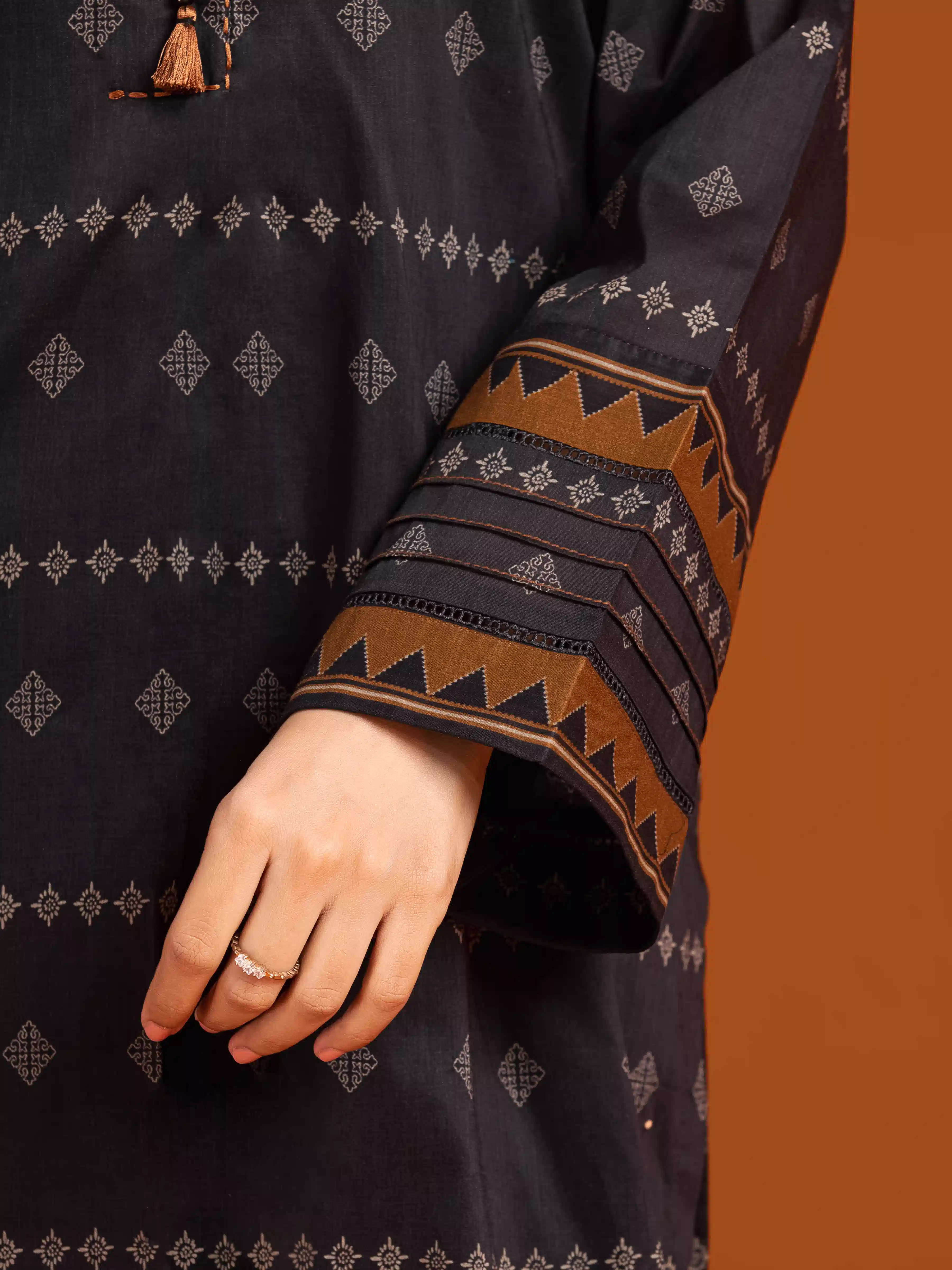 Unstitched Printed Khaddar Suit - EWU24A3-27061-3P - Image 6