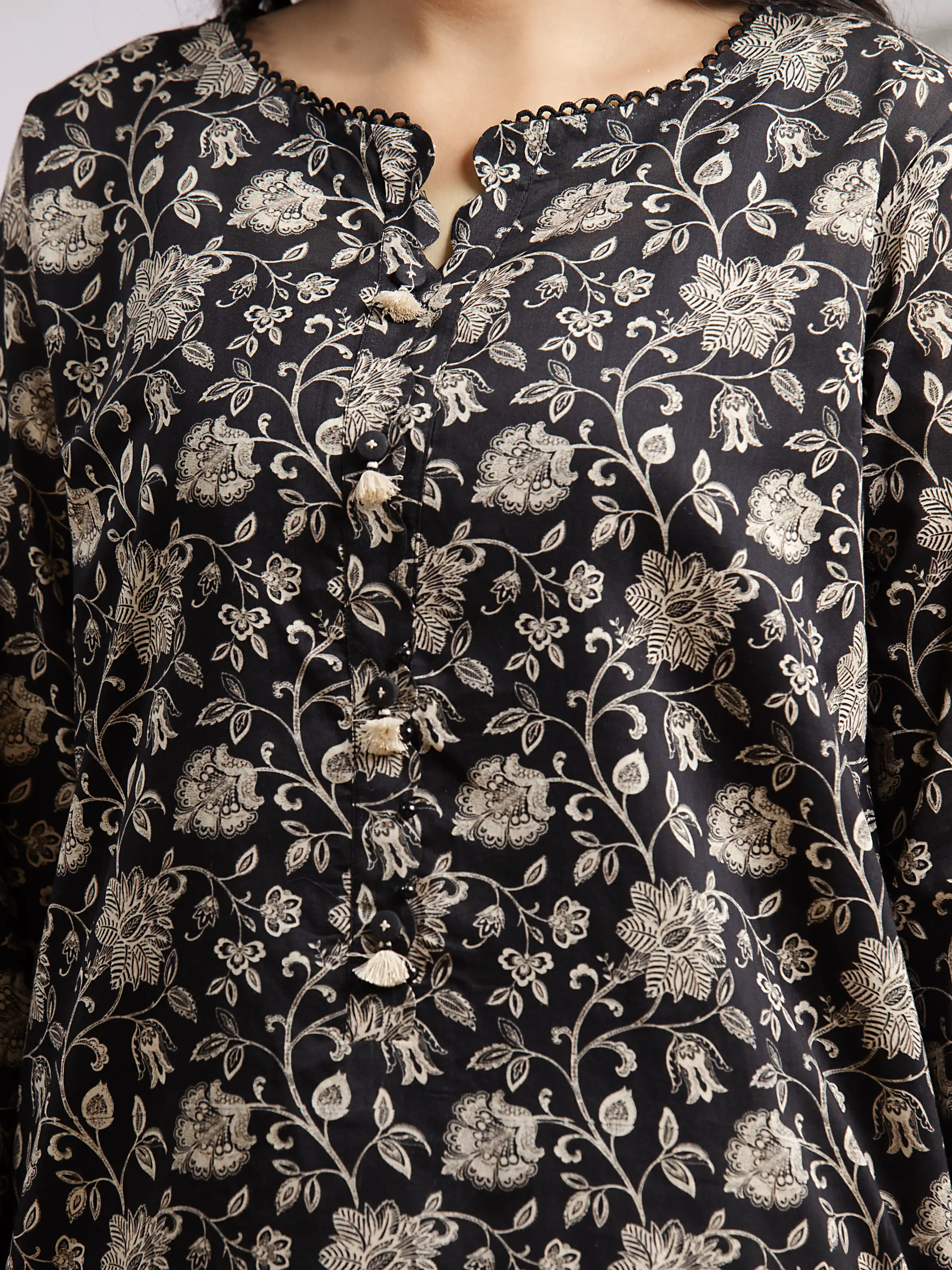 Unstitched Printed Khaddar Suit - EWU24A3-29610-3P - Image 4