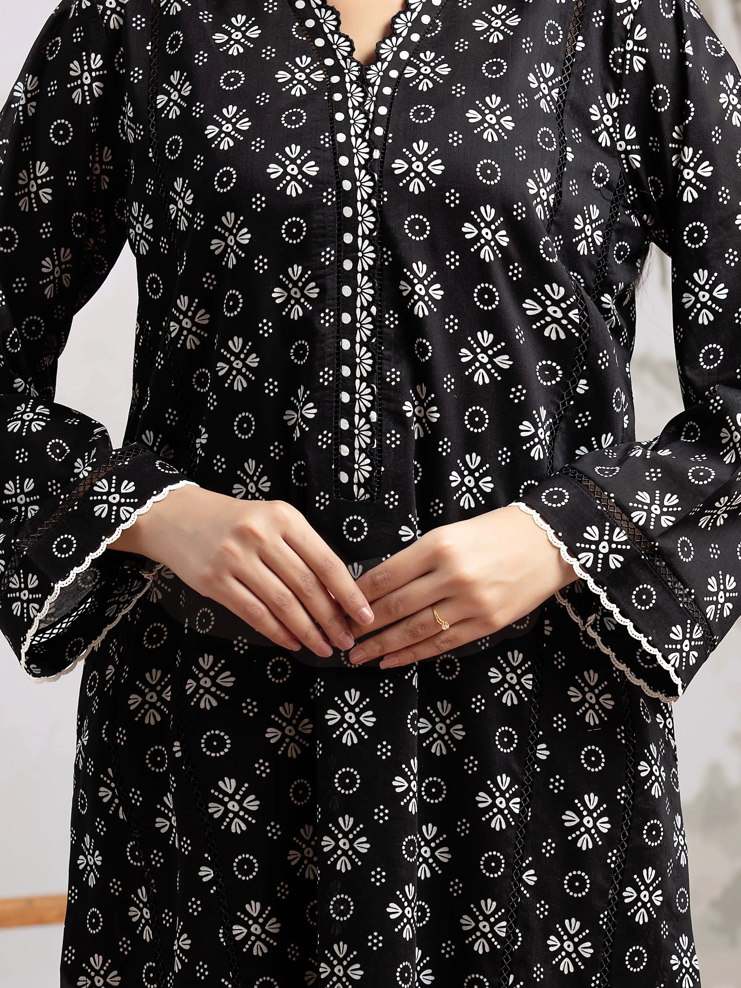Unstitched Printed Khaddar Suit - EWU24A3-29613-3P - Image 3