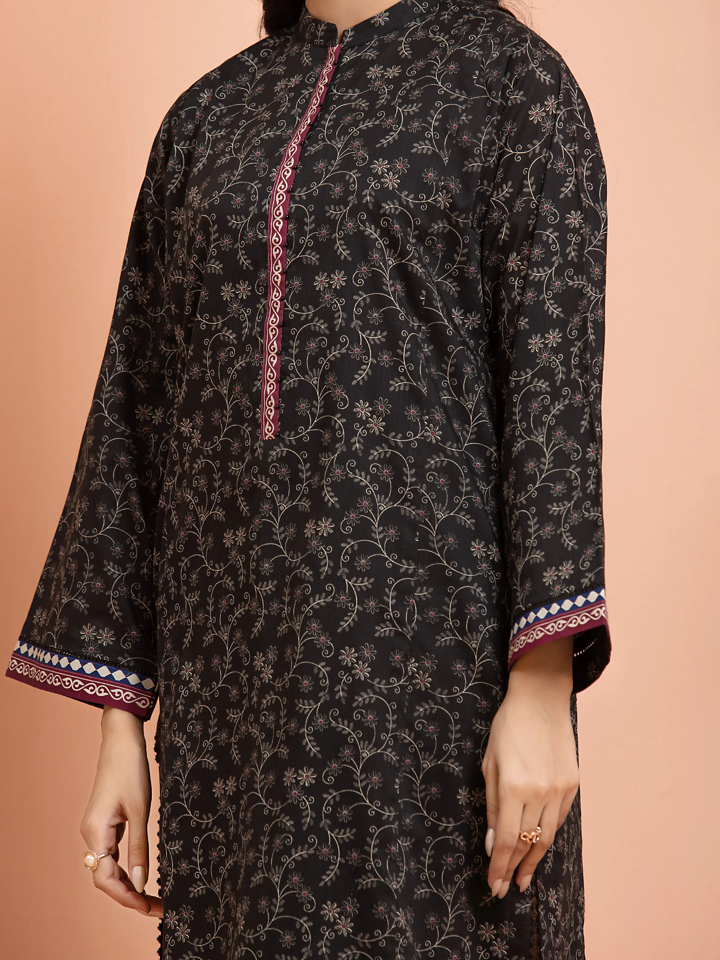 Unstitched Printed Khaddar Suit - EWU24M3-105-3P - Image 4