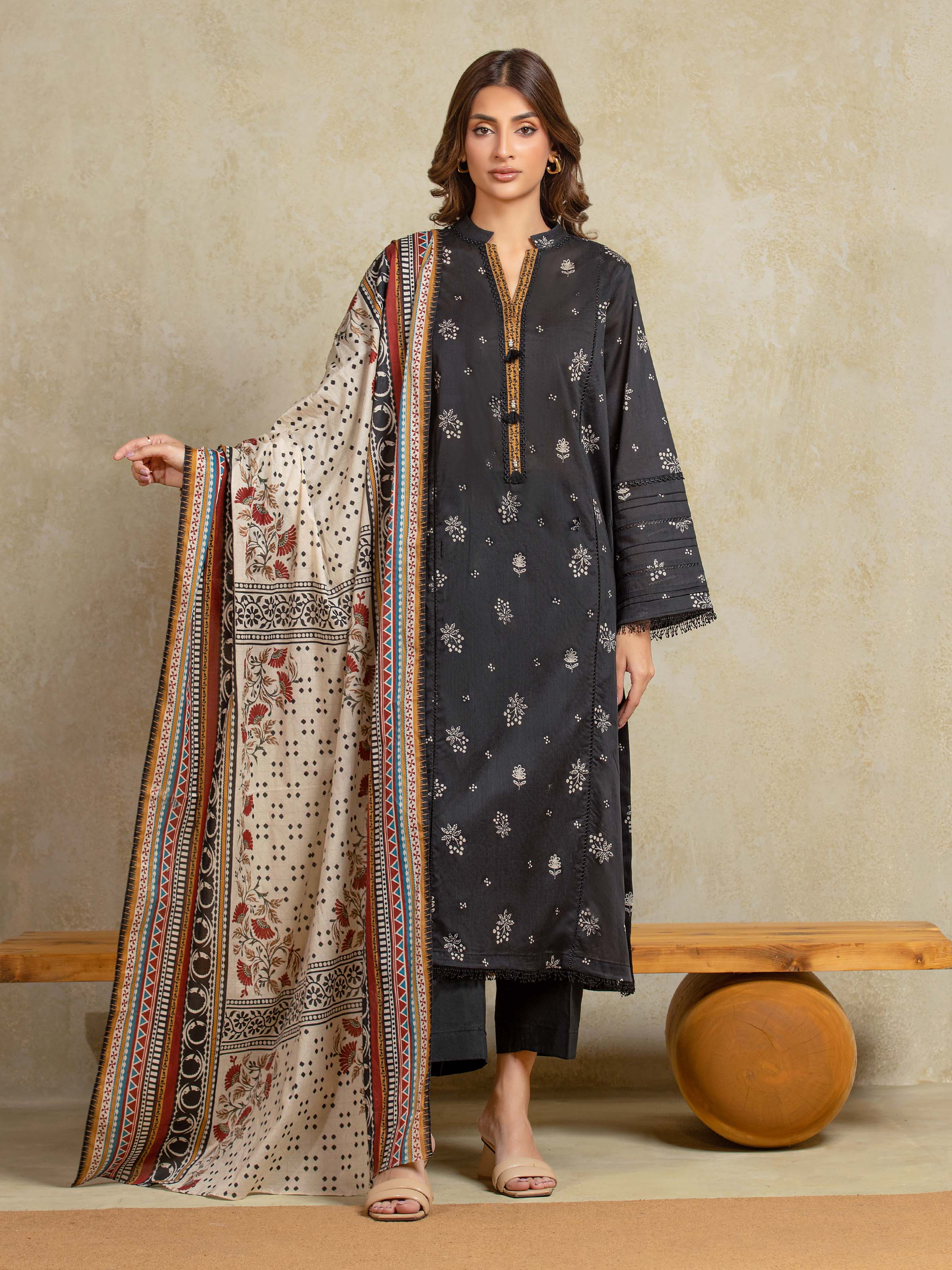 Unstitched Printed Khaddar Suit - EWU5A3-35925-3P