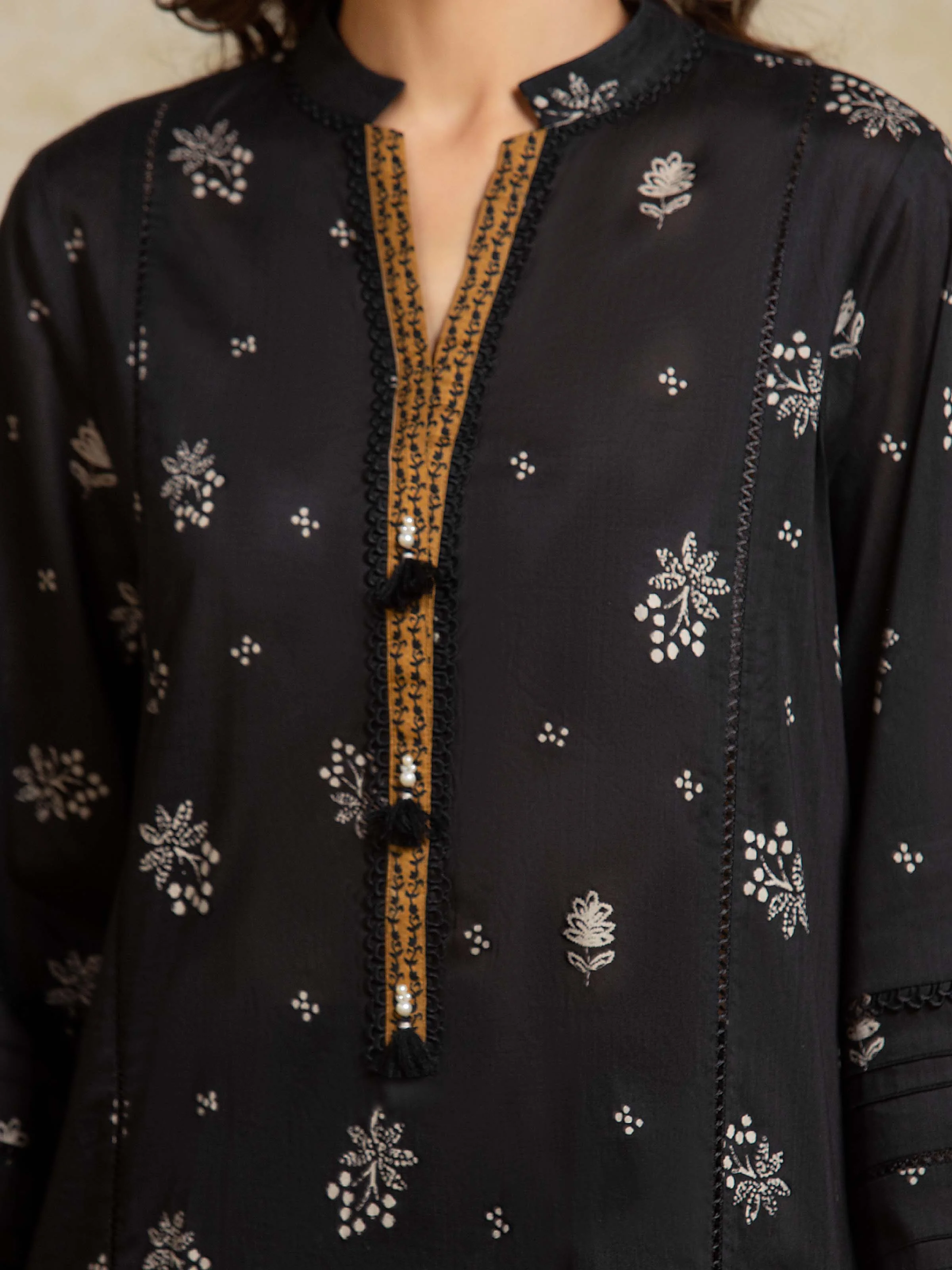 Unstitched Printed Khaddar Suit - EWU5A3-35925-3P - Image 4