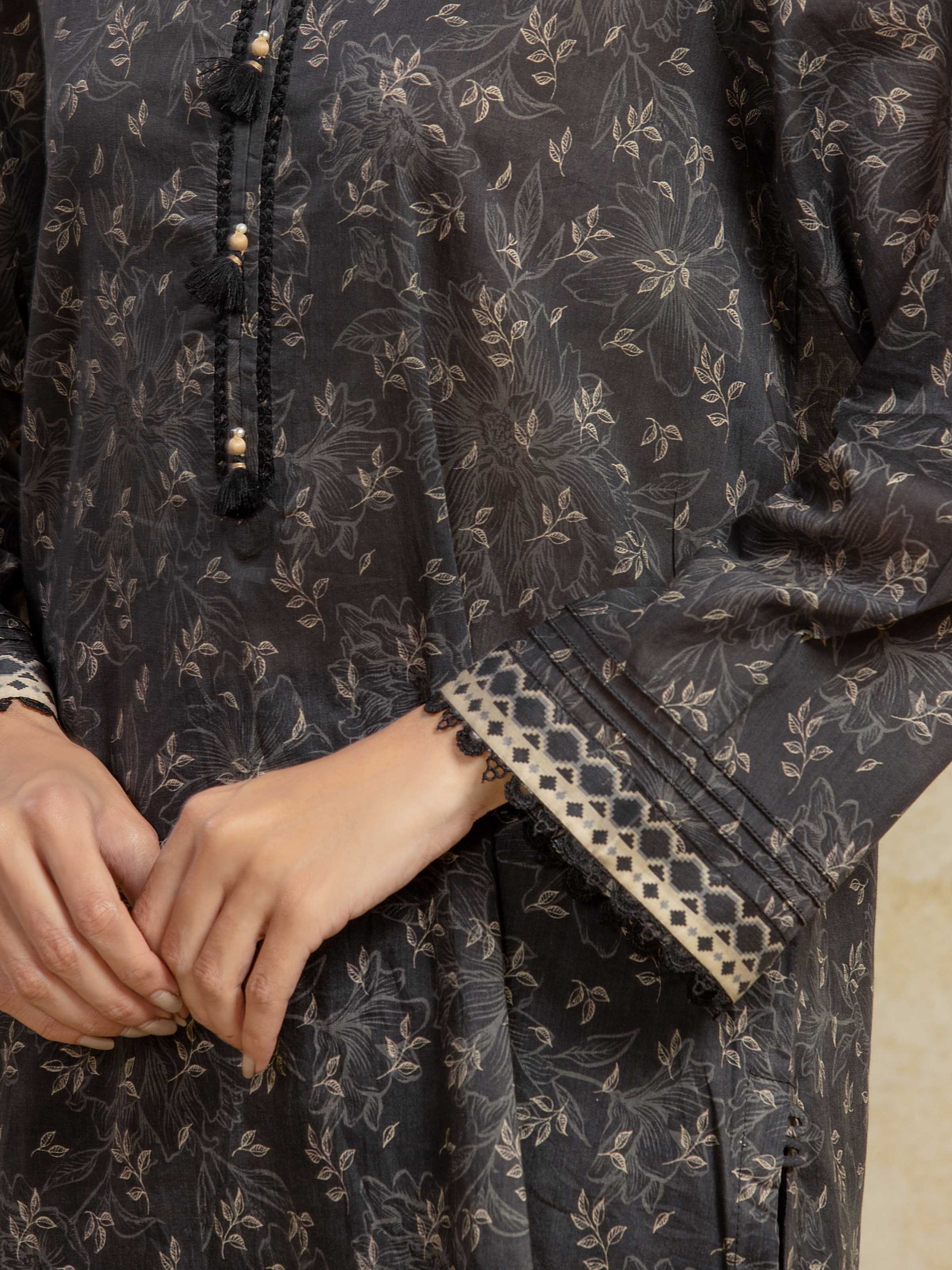 Unstitched Printed Khaddar Suit - EWU5A3-35926-3P - Image 4