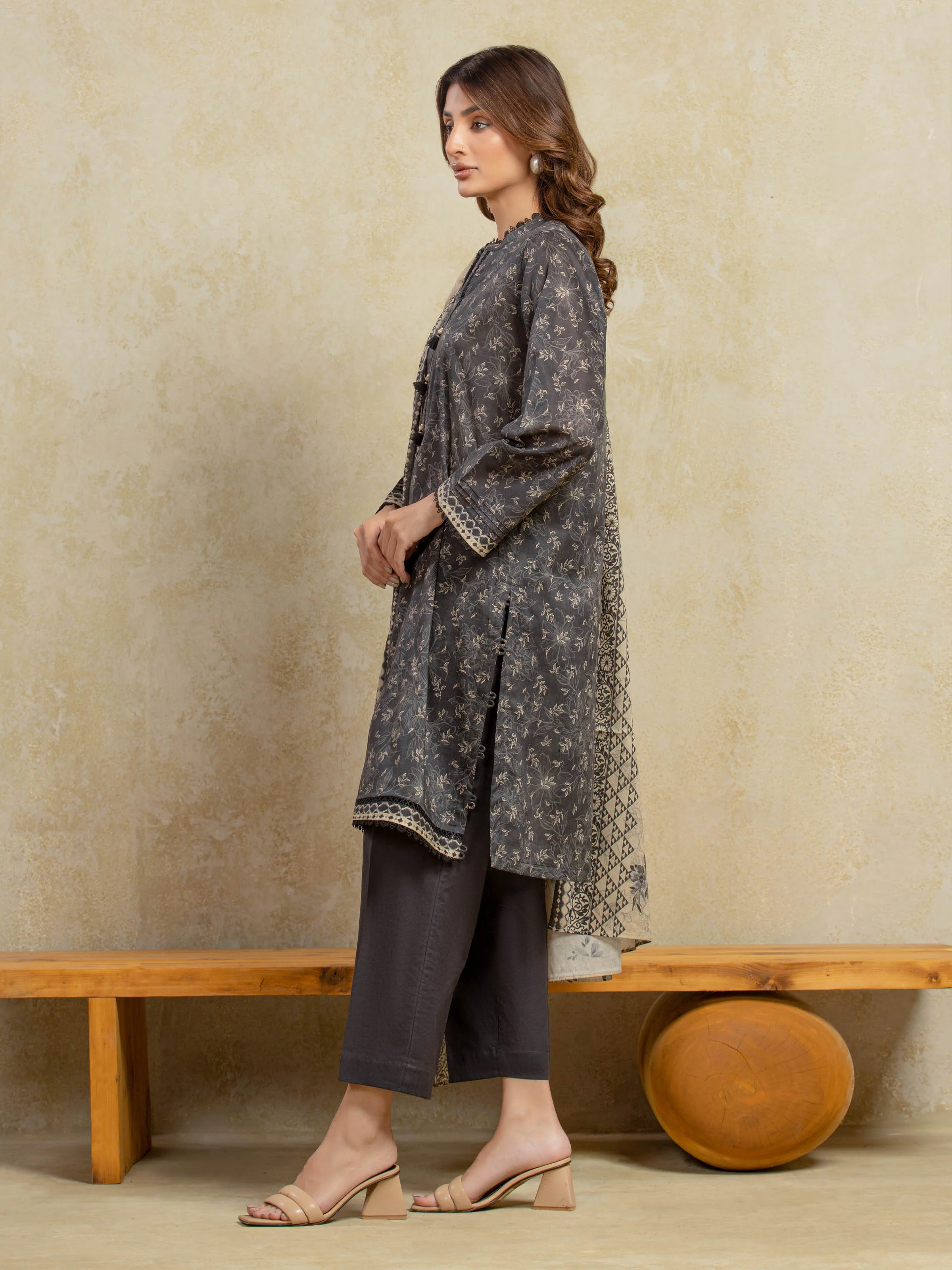 Unstitched Printed Khaddar Suit - EWU5A3-35926-3P - Image 5