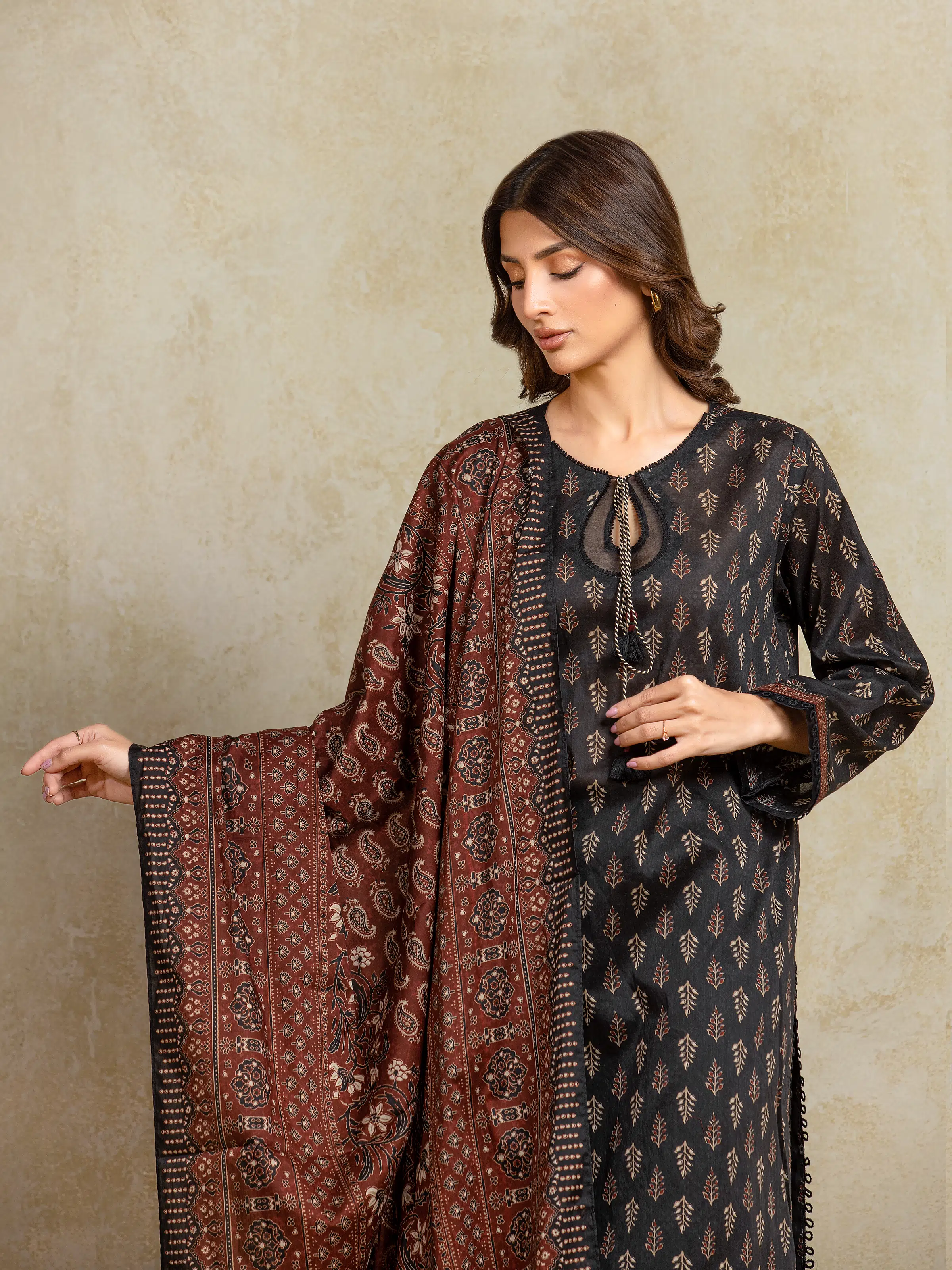 Unstitched Printed Khaddar Suit - EWU5A3-35928-3P - Image 2