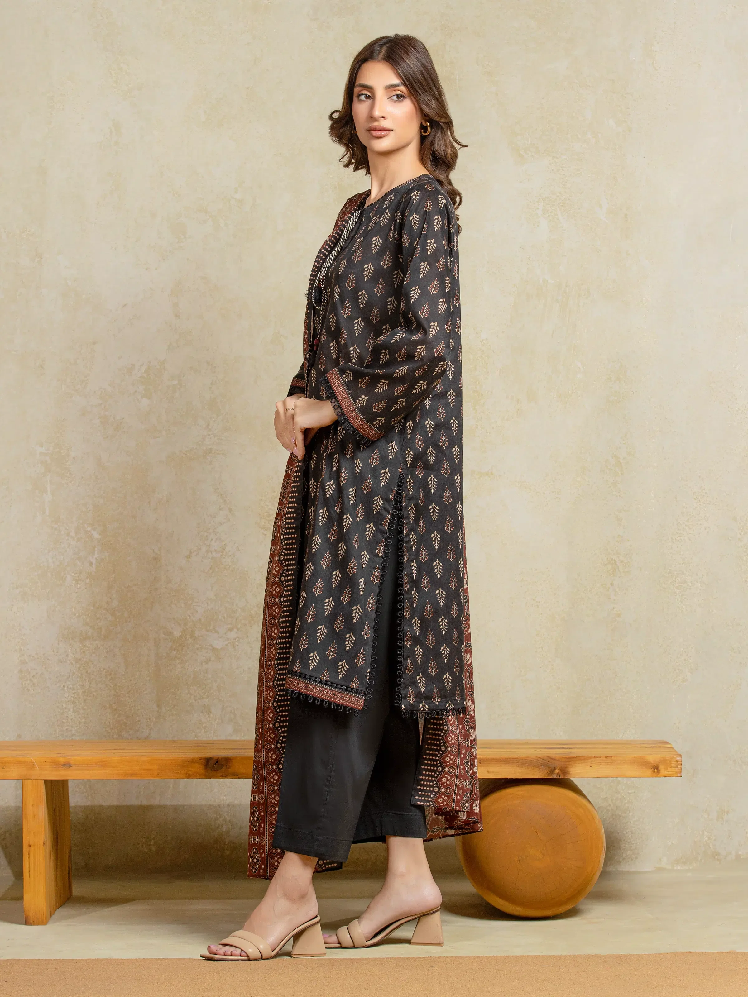 Unstitched Printed Khaddar Suit - EWU5A3-35928-3P - Image 5