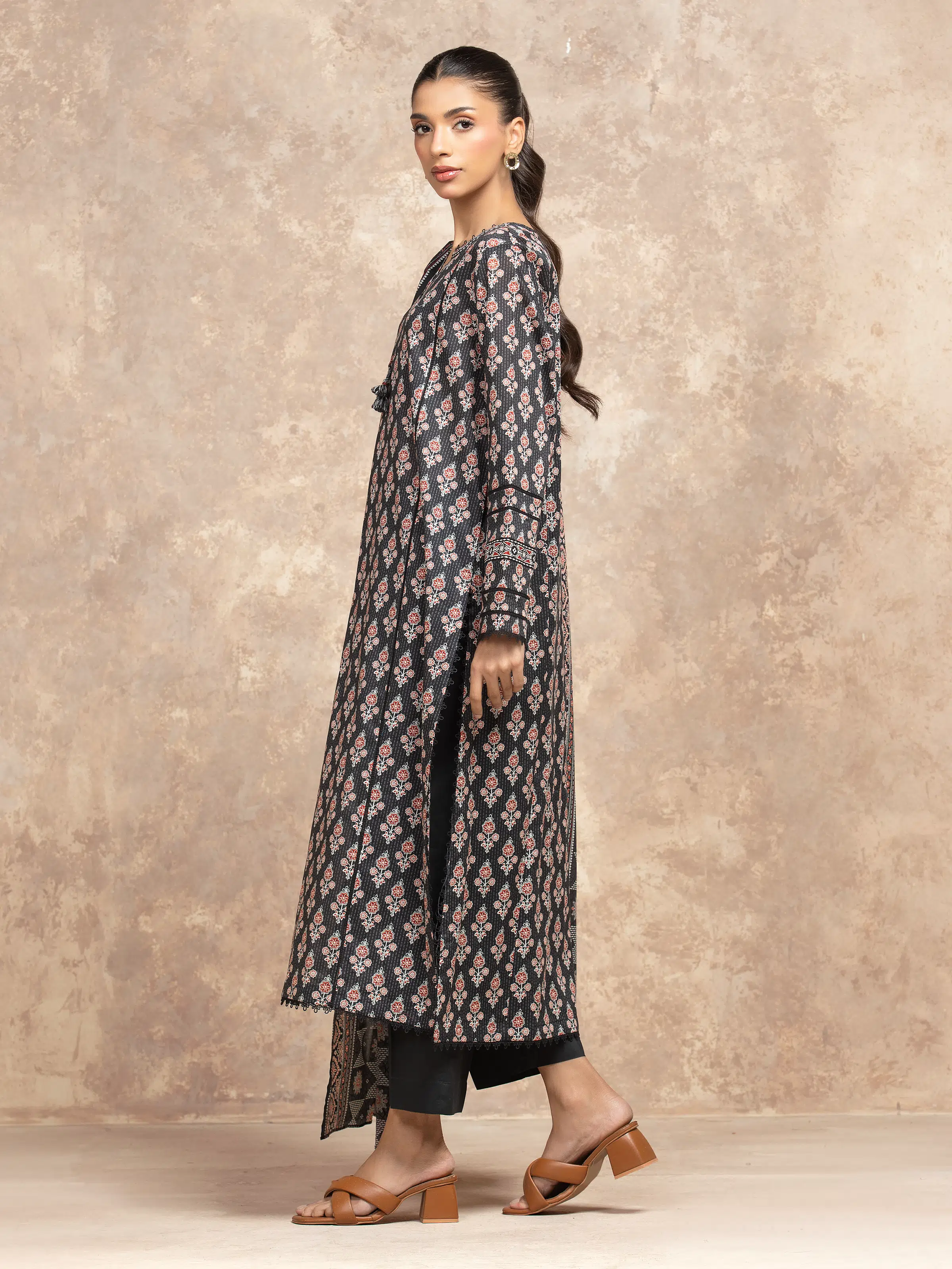 Unstitched Printed Khaddar Suit - EWU5A3-36032-3P - Image 4