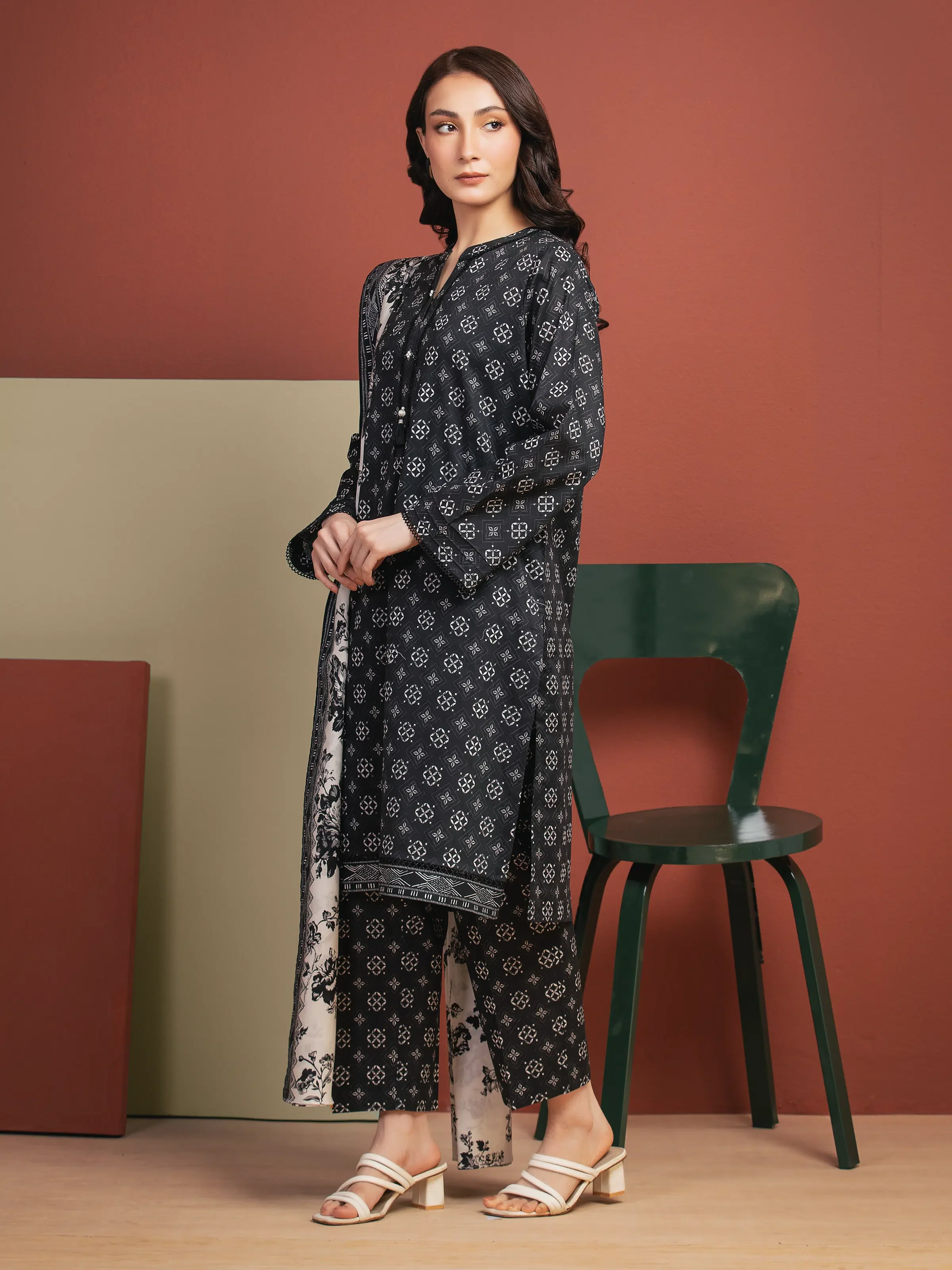 Unstitched Printed Lawn Shirt Dupatta - EWU5A1-35310SD - Image 4