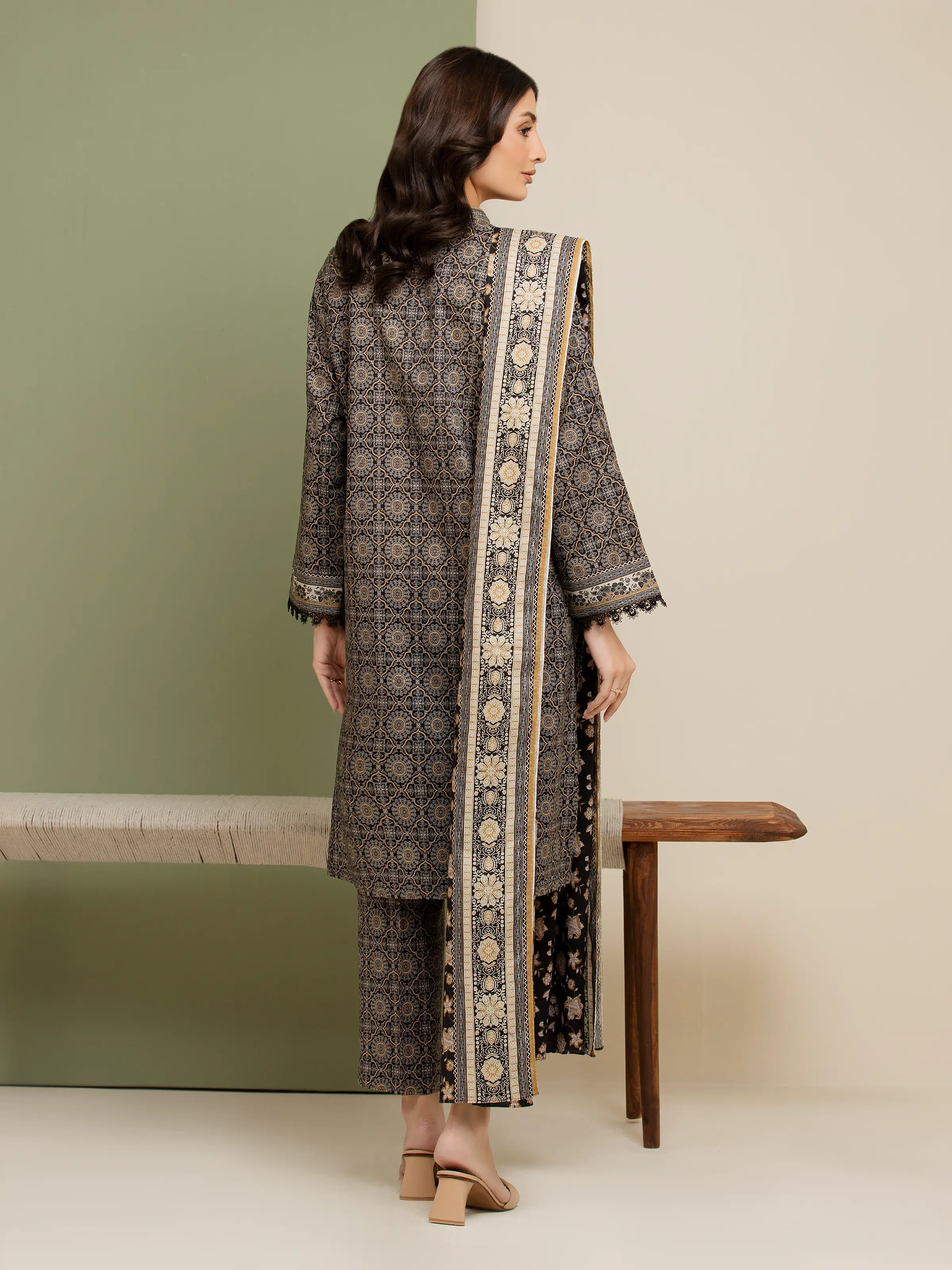 Unstitched Printed Lawn Suit - EWU5A1-35190-3P - Image 2