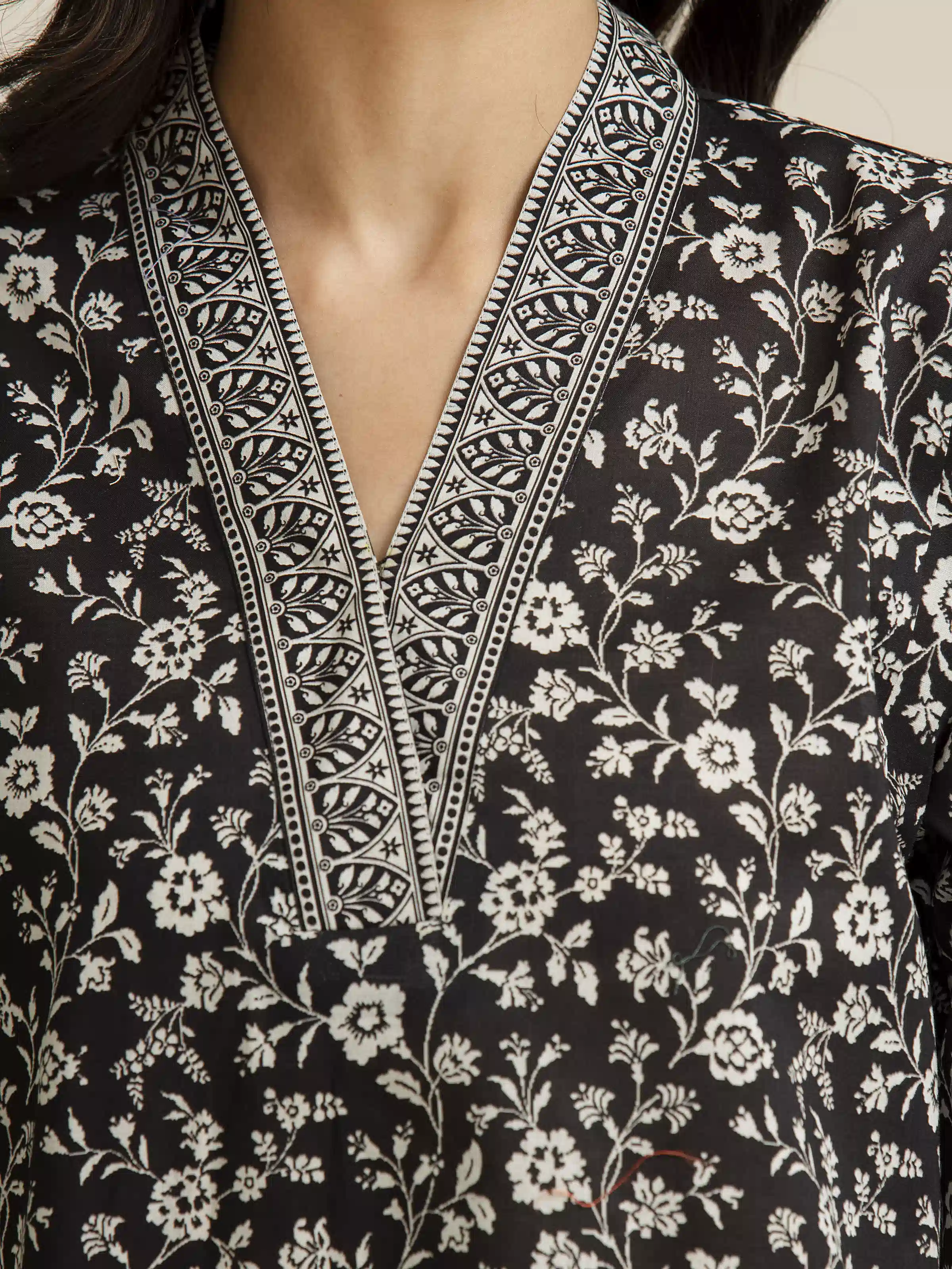 Unstitched Printed Lawn Suit - EWU5A1-35191-3P - Image 6