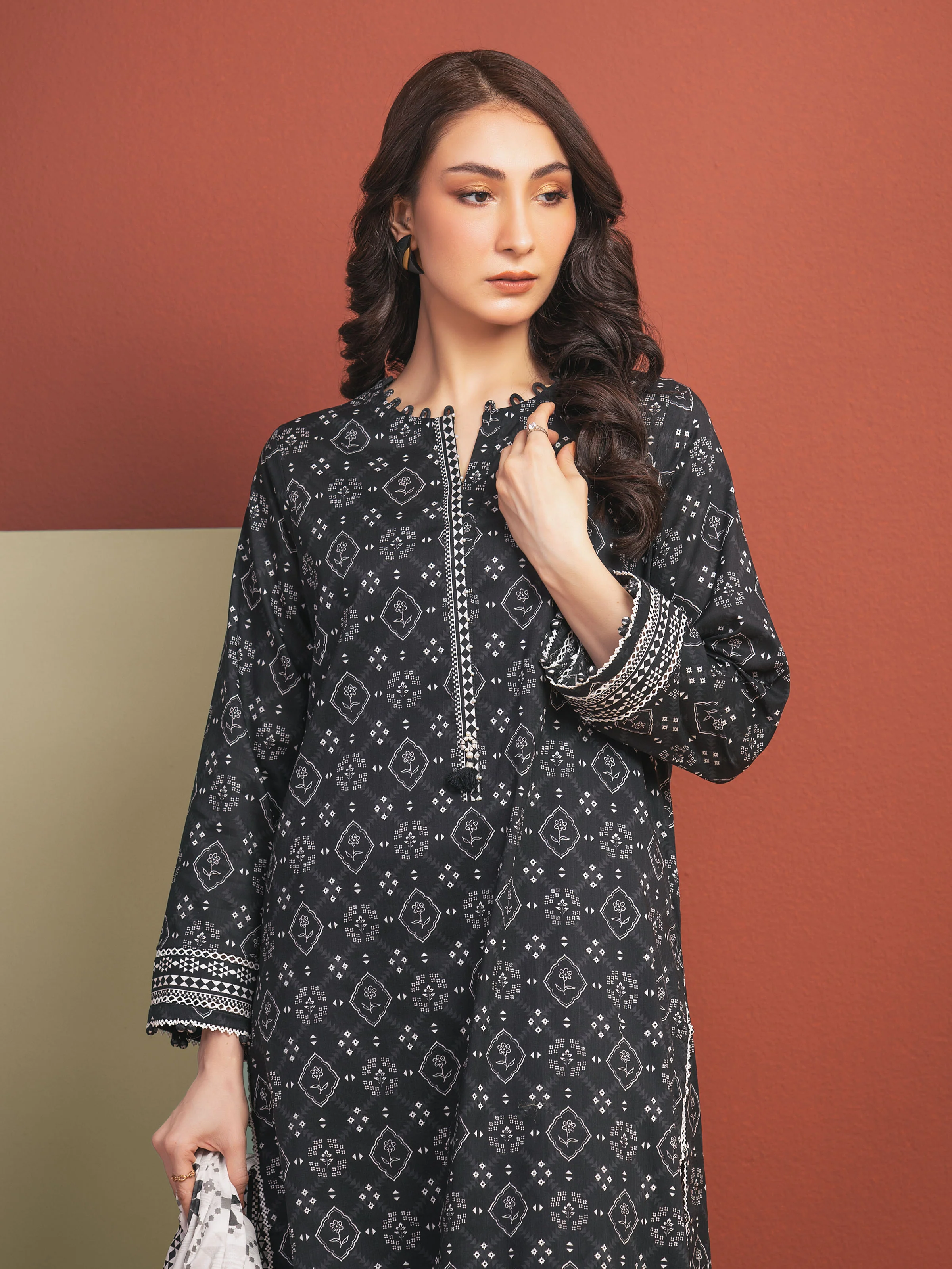 Unstitched Printed Lawn Suit - EWU5A1-35306-3P - Image 2