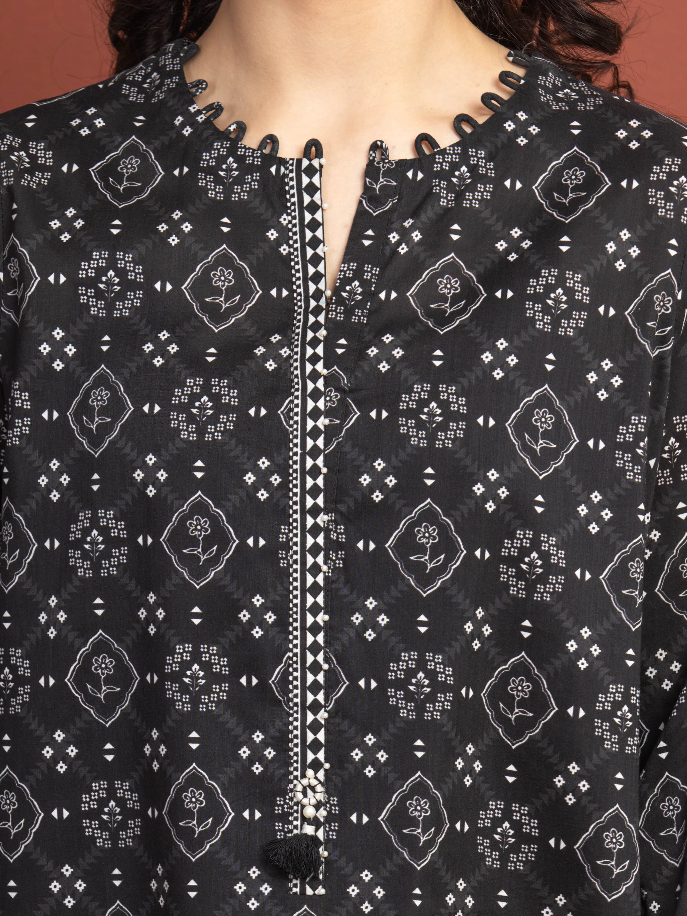 Unstitched Printed Lawn Suit - EWU5A1-35306-3P - Image 3
