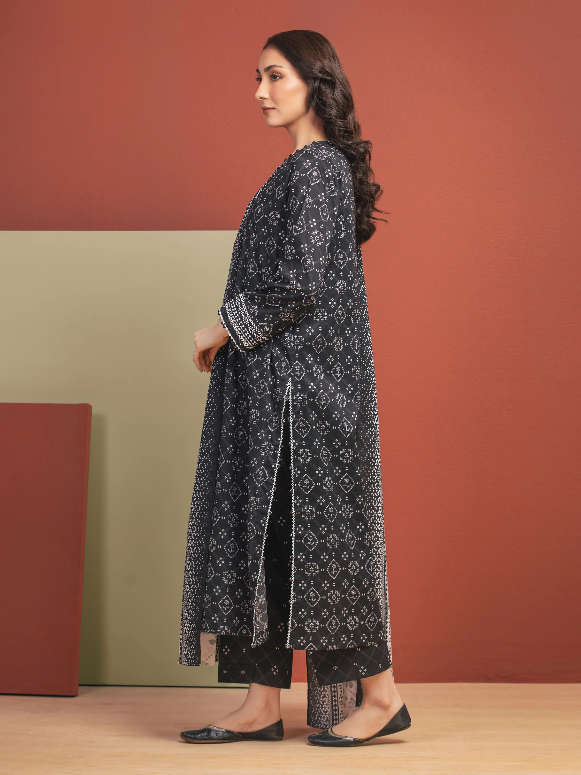 Unstitched Printed Lawn Suit - EWU5A1-35306-3P - Image 5