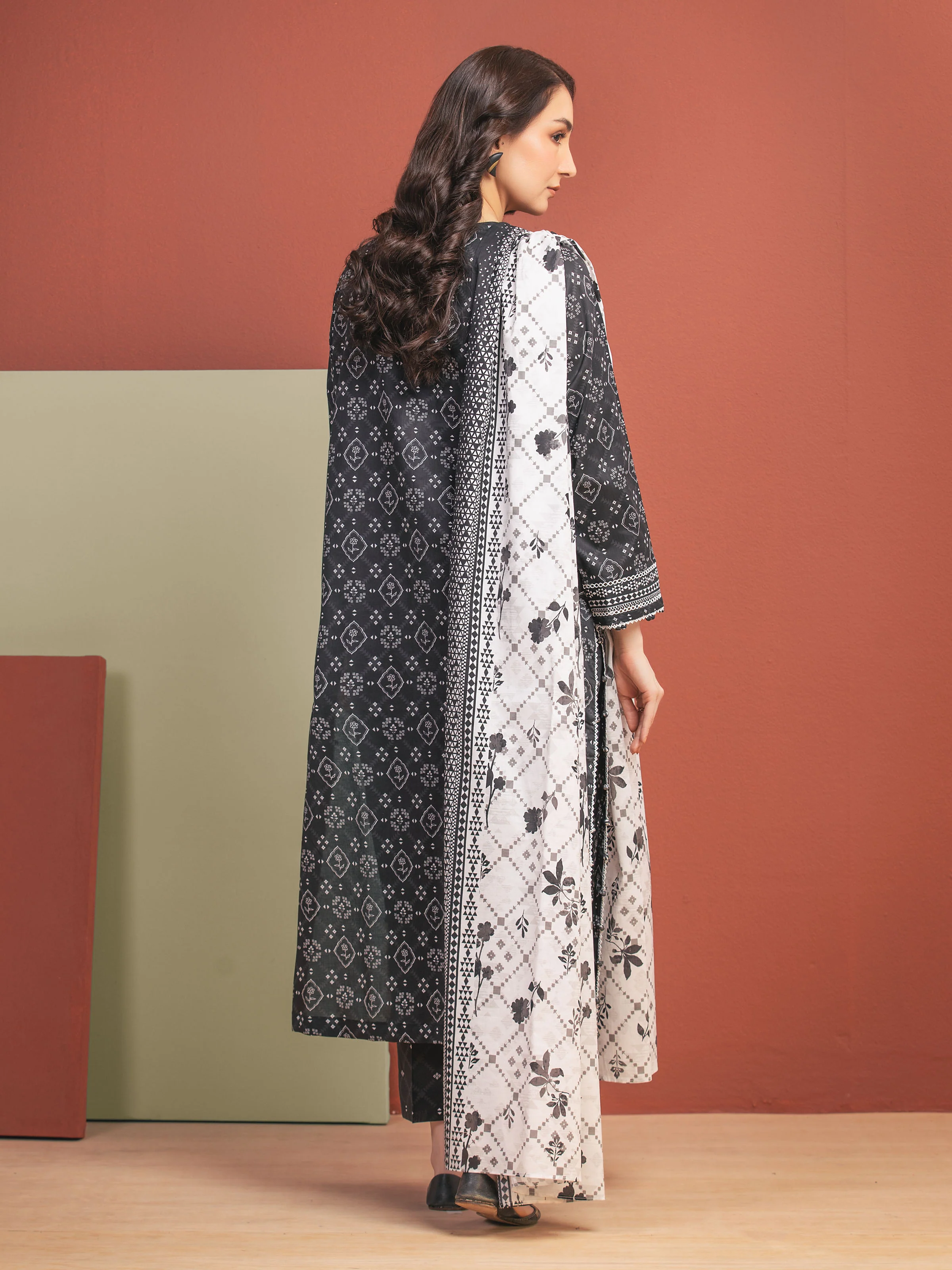 Unstitched Printed Lawn Suit - EWU5A1-35306-3P - Image 6