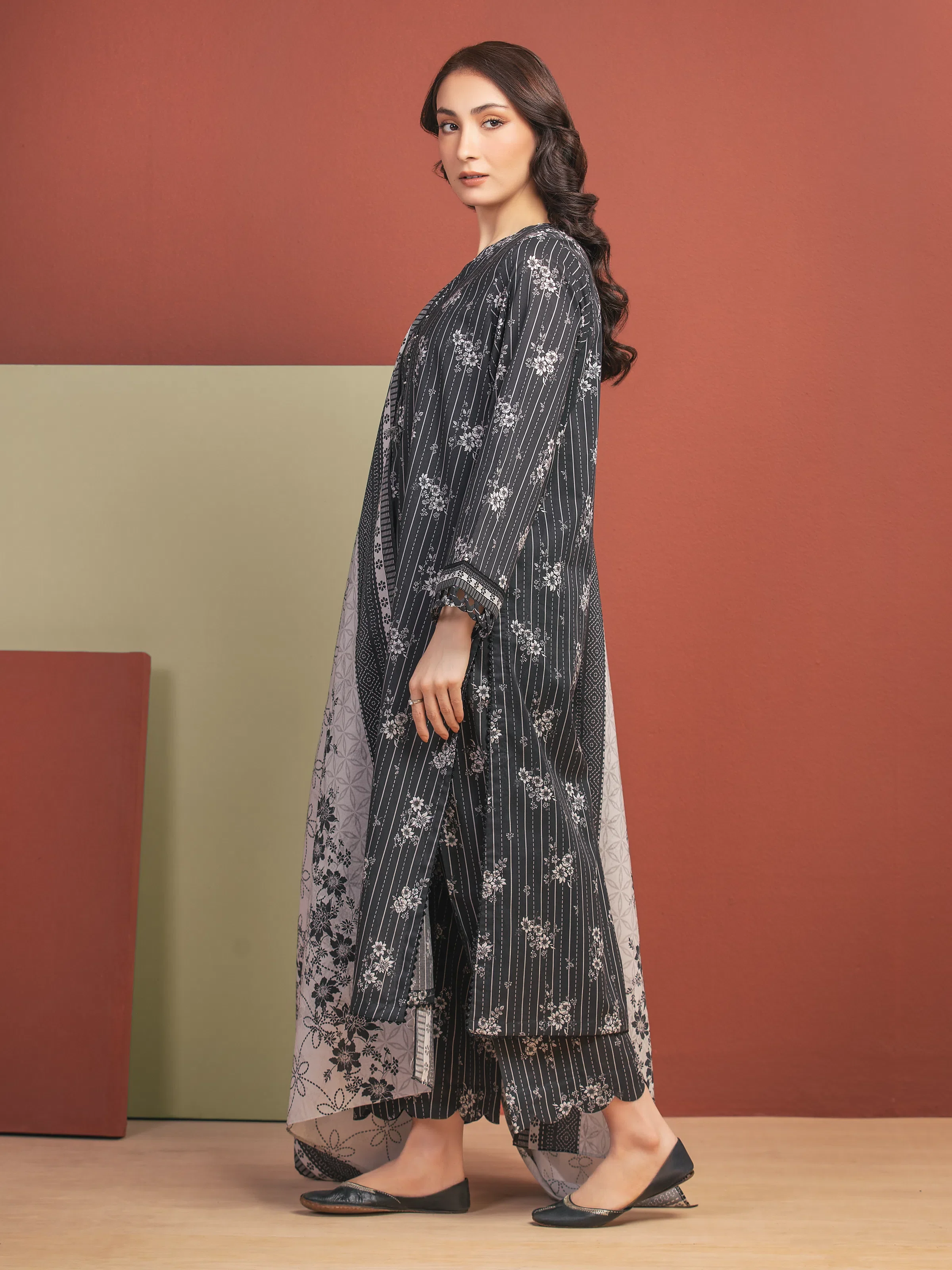 Unstitched Printed Lawn Suit - EWU5A1-35307-3P - Image 4