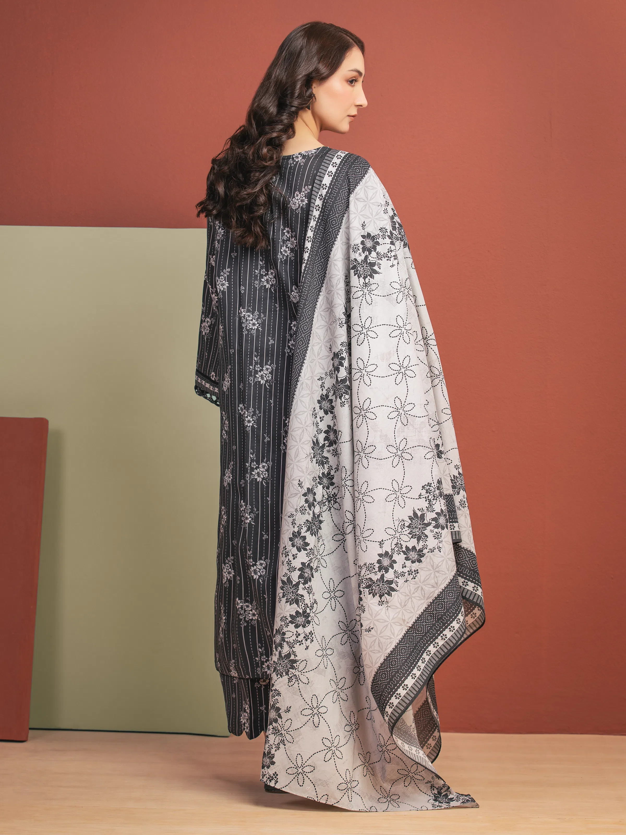 Unstitched Printed Lawn Suit - EWU5A1-35307-3P - Image 5
