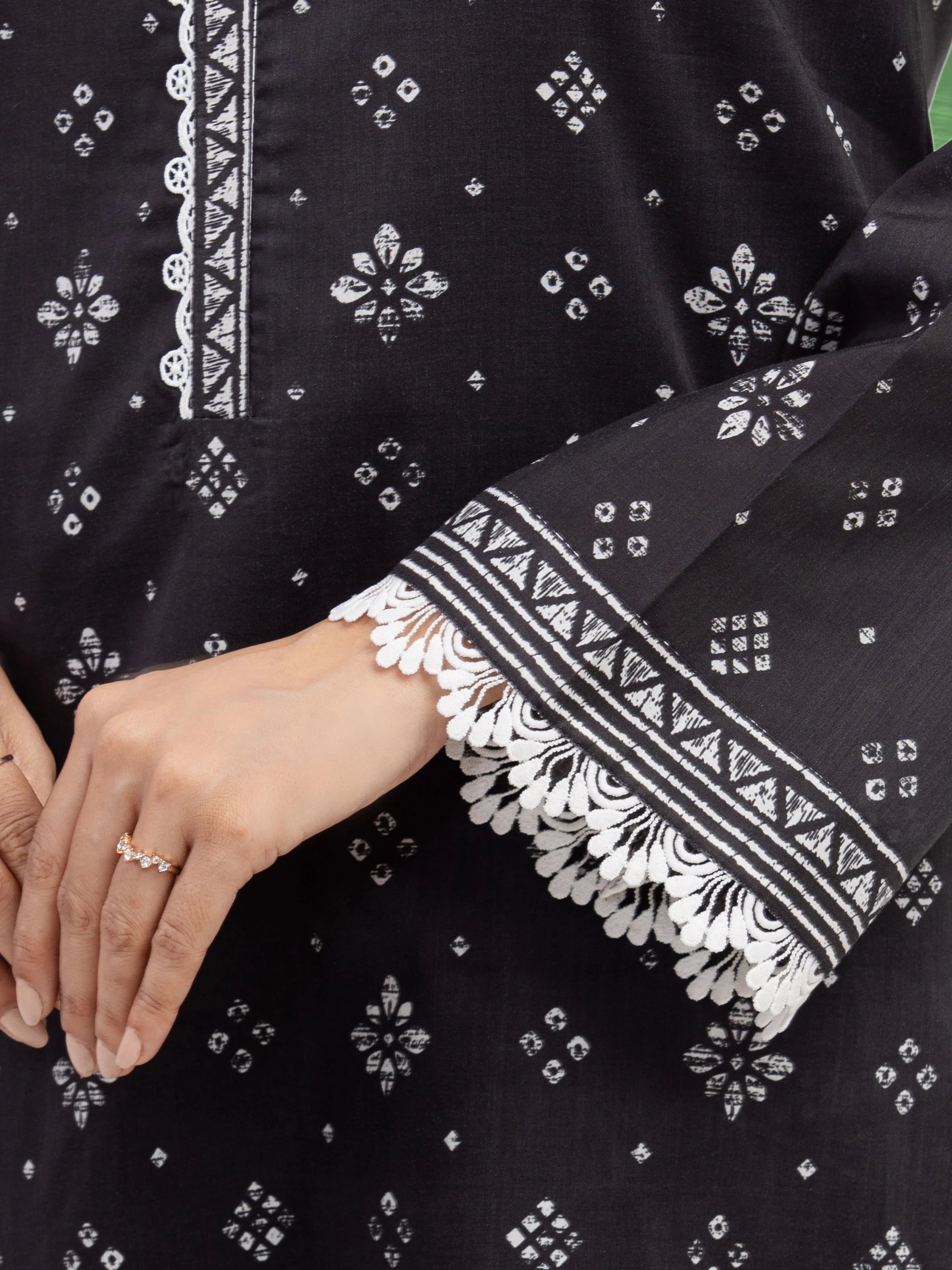 Unstitched Printed Lawn Suit - EWU5A1-35308-3P - Image 3