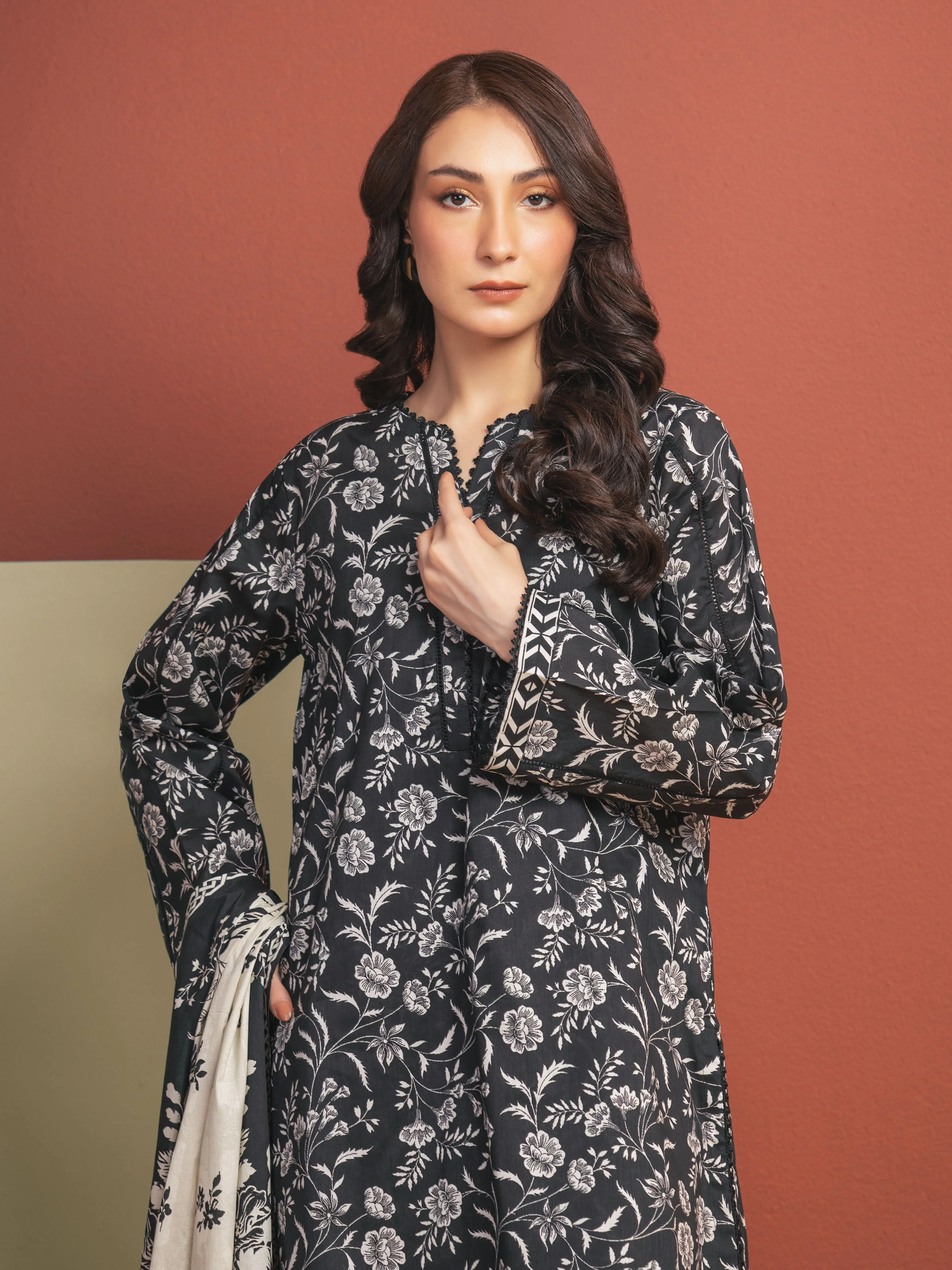 Unstitched Printed Lawn Suit - EWU5A1-35309-3P - Image 2