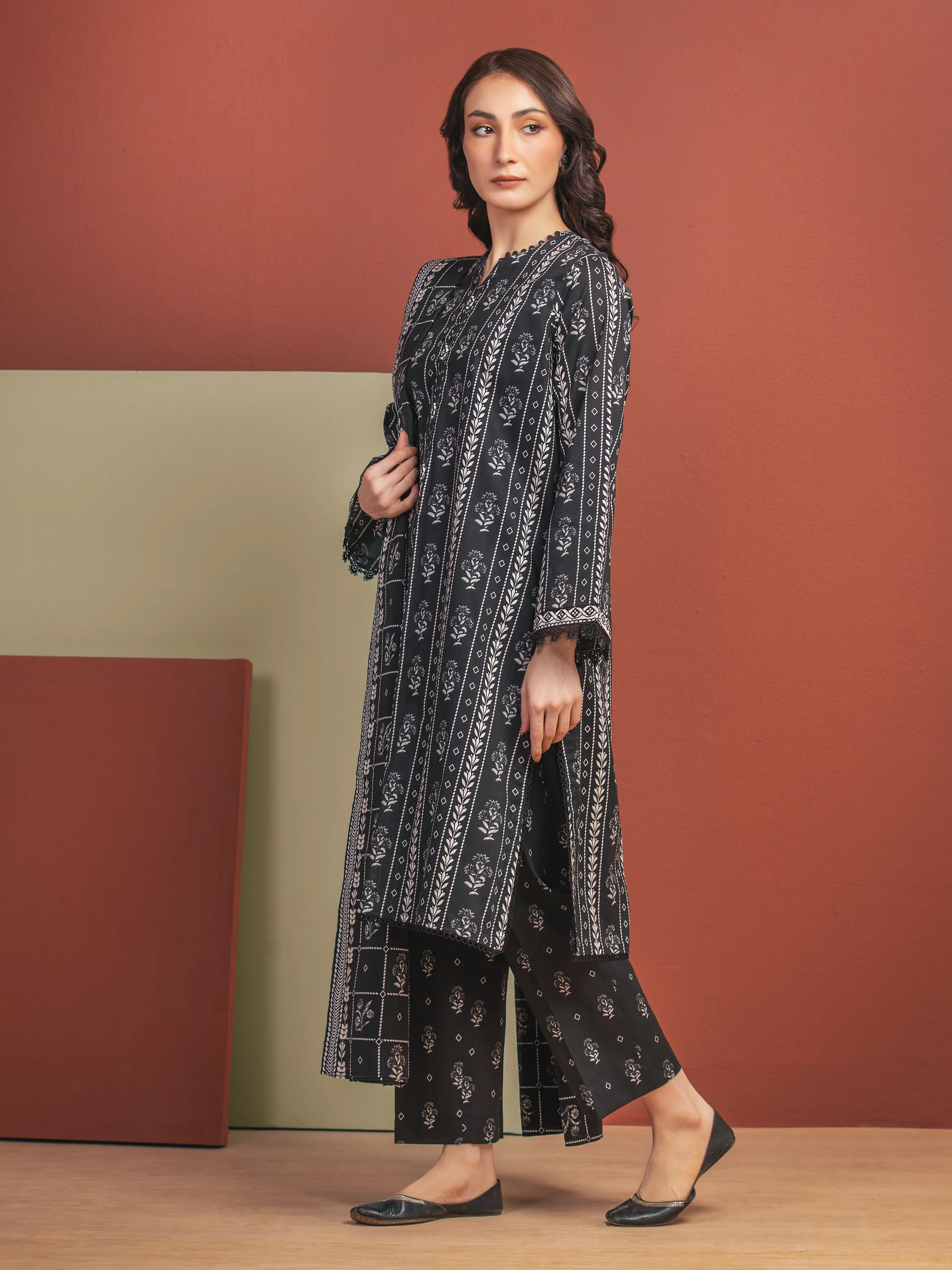 Unstitched Printed Lawn Suit - EWU5A1-35311-3P - Image 2