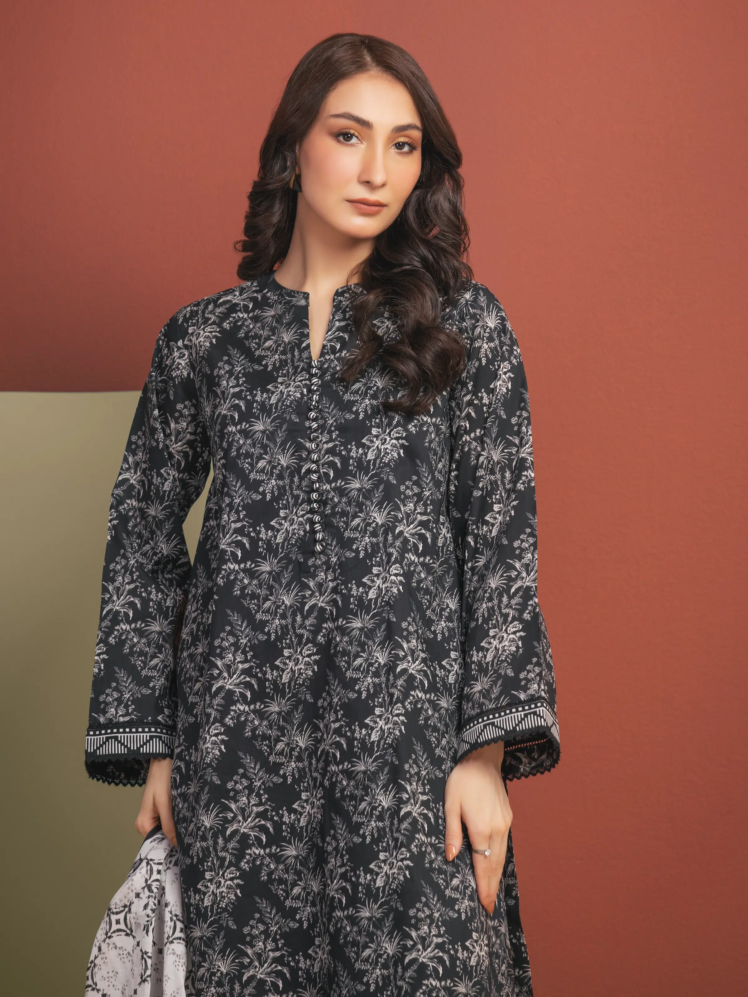 Unstitched Printed Lawn Suit - EWU5A1-35312-3P - Image 2