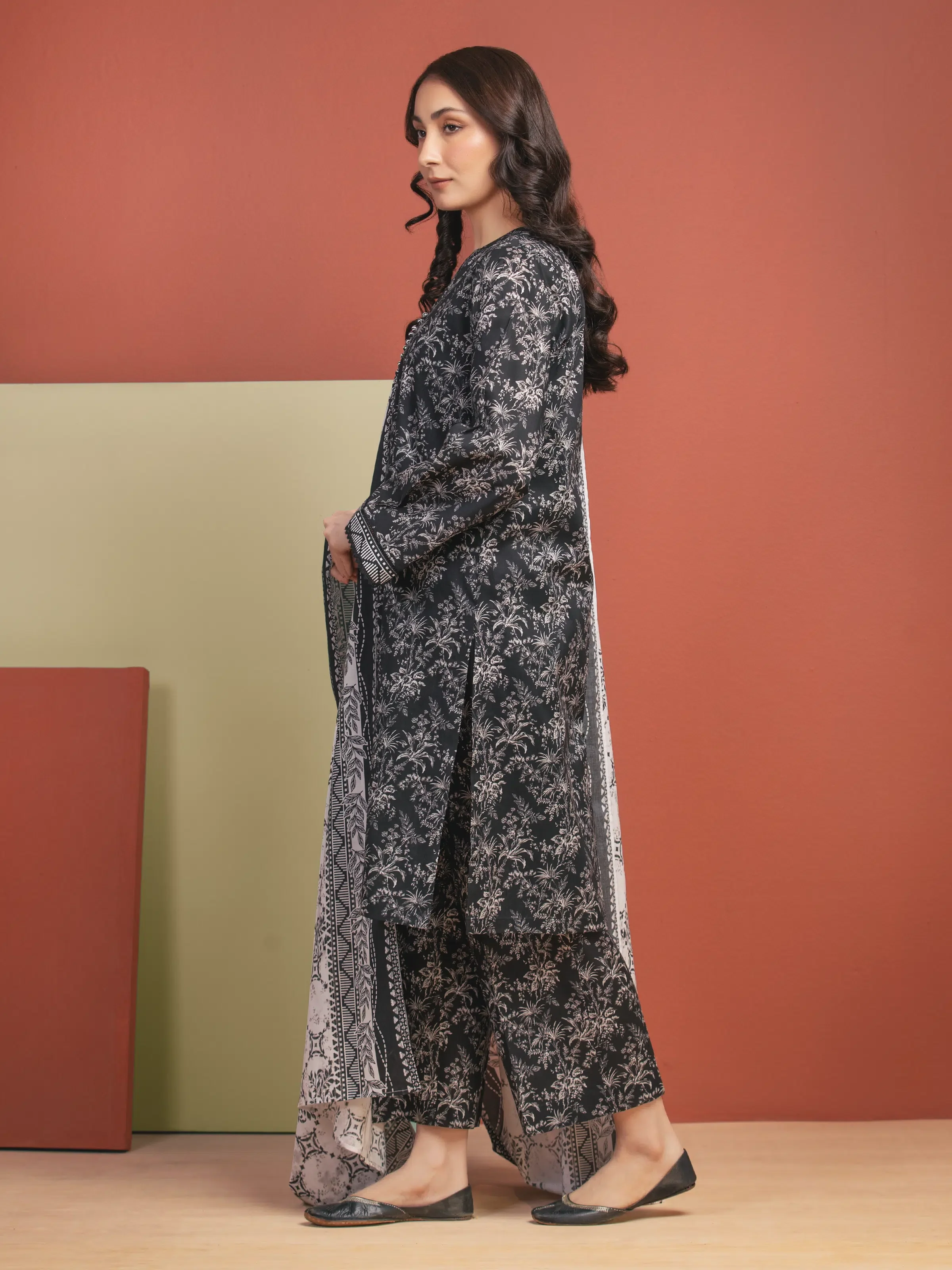 Unstitched Printed Lawn Suit - EWU5A1-35312-3P - Image 5