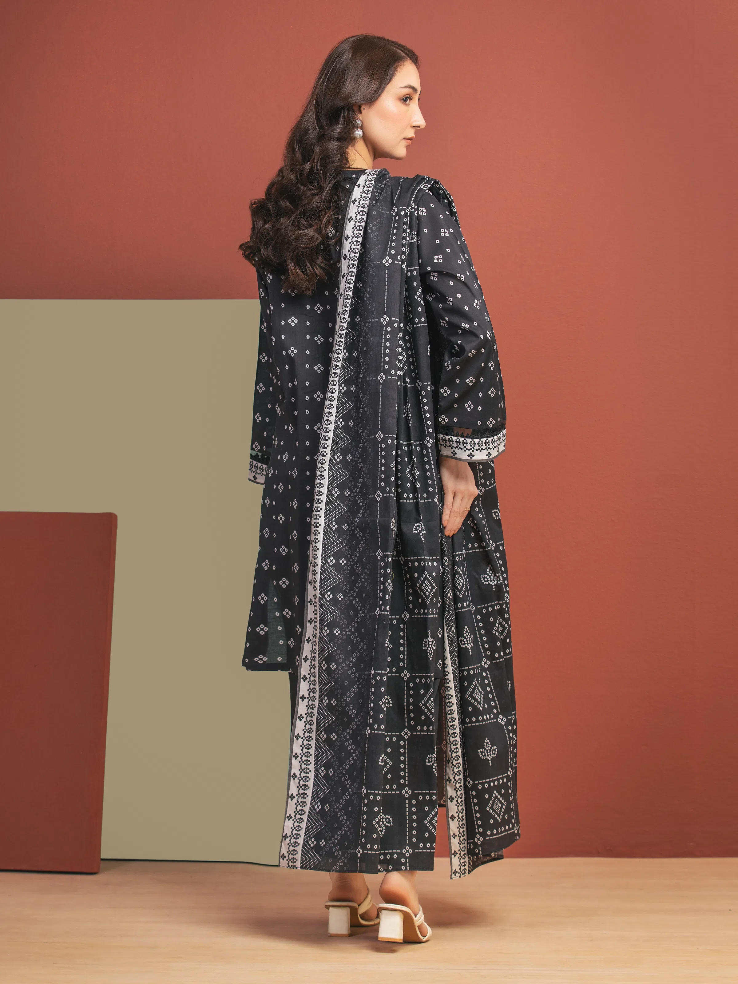 Unstitched Printed Lawn Suit - EWU5A1-35314-3P - Image 4