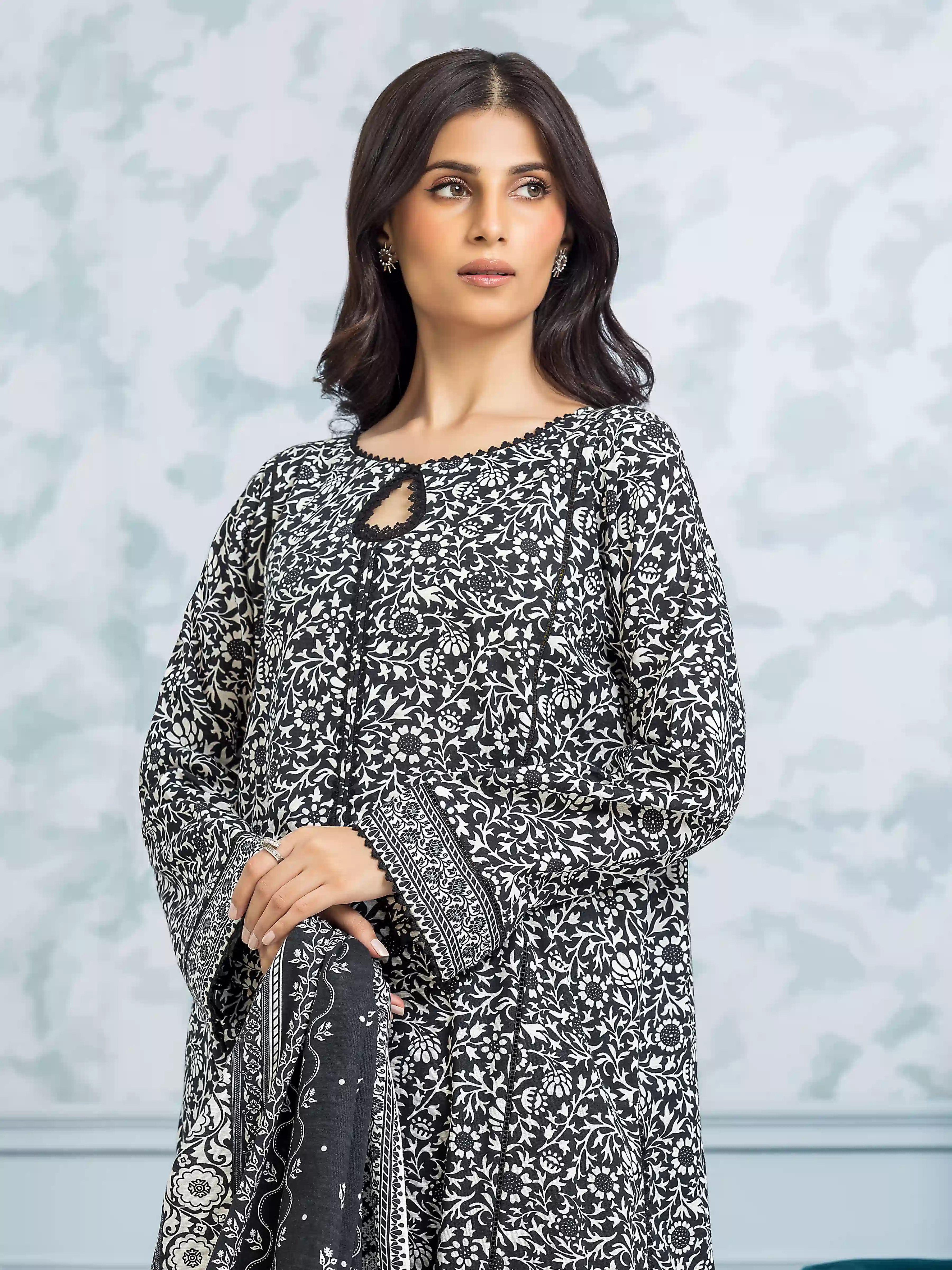 Unstitched Printed Khaddar Suit - EWU24A3-29304-3P - Image 4