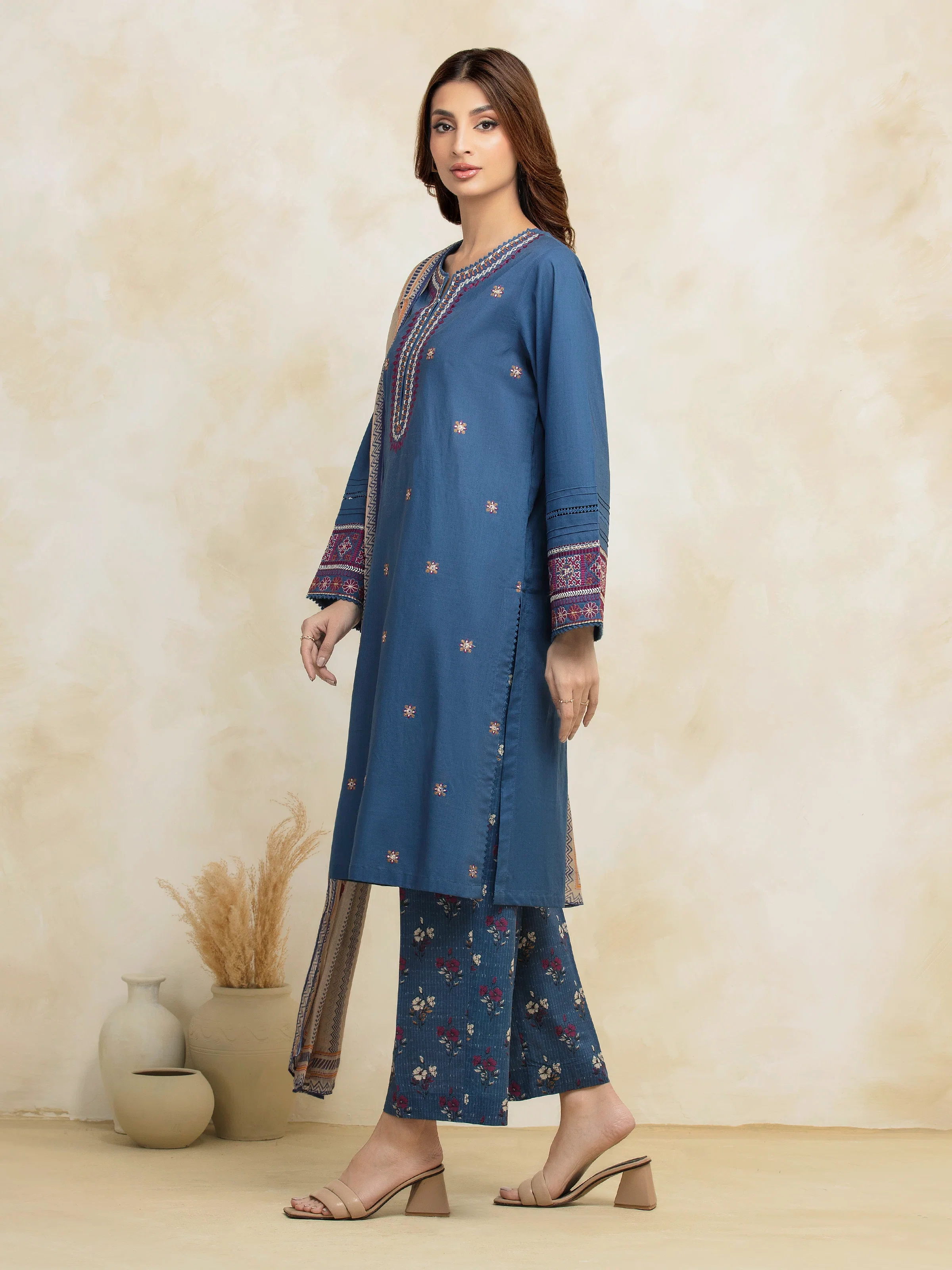 Unstitched Embroidered Cambric Suit - EWU5V2-31036-3P - Image 3