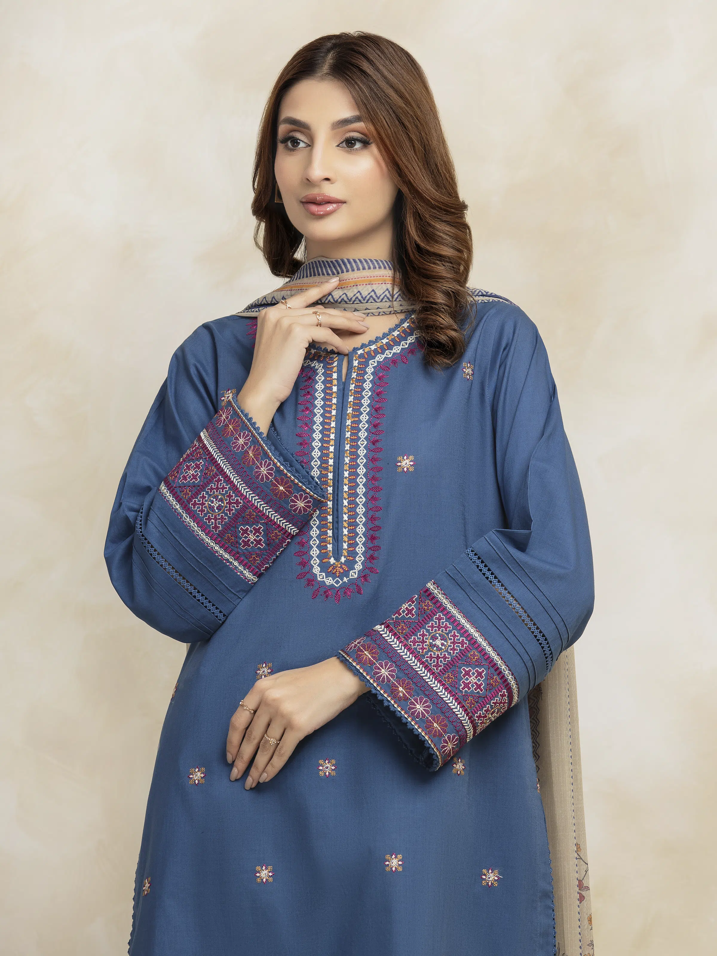 Unstitched Embroidered Cambric Suit - EWU5V2-31036-3P - Image 4