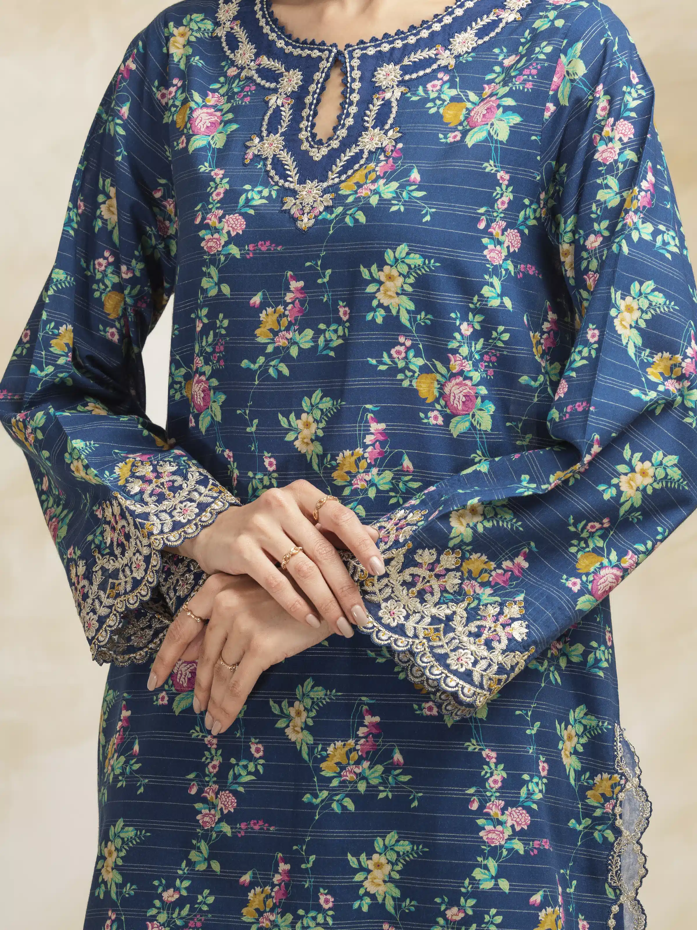 Unstitched Embroidered Lawn Suit - EWU5V1-31182-3P - Image 3