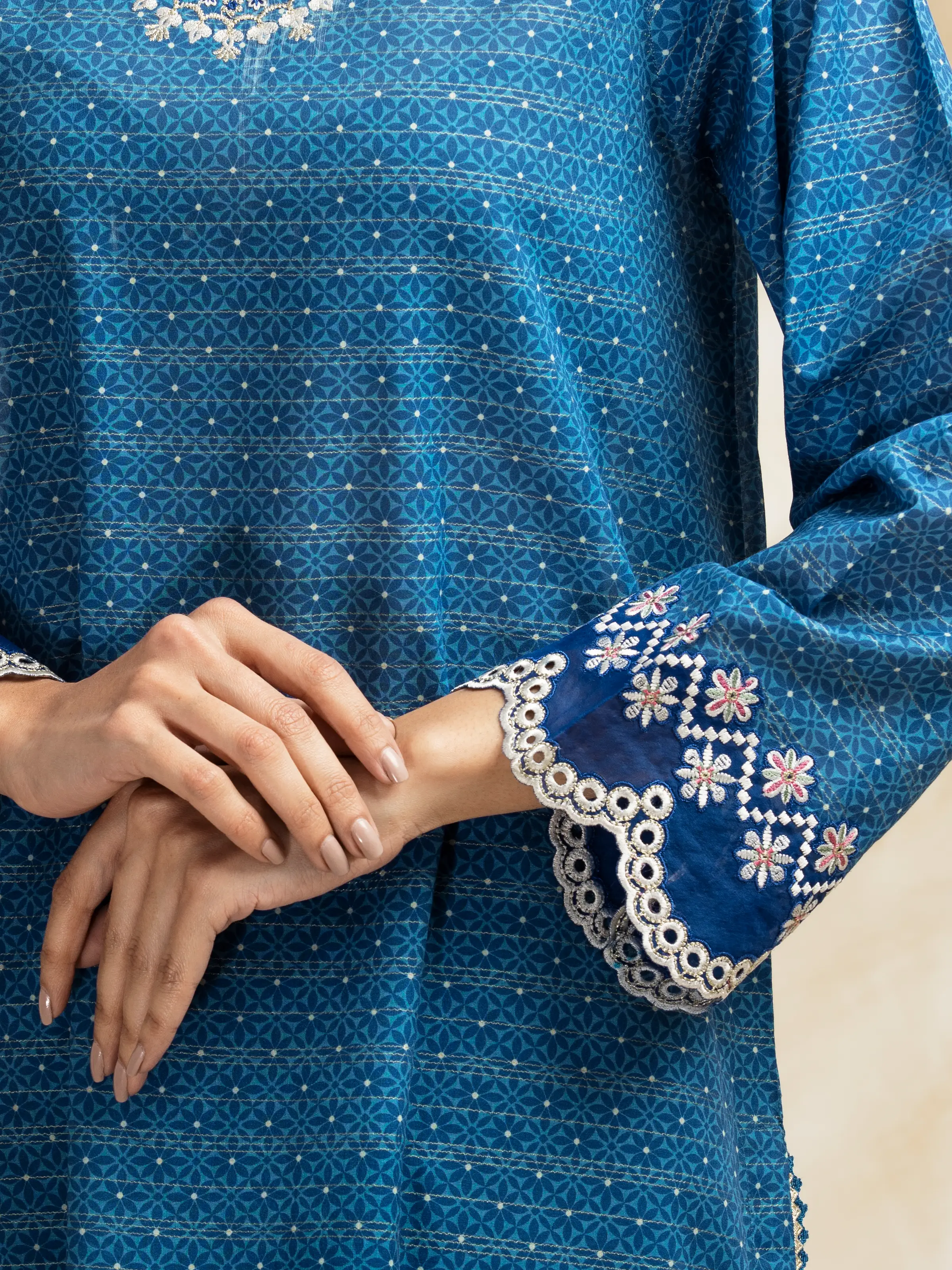 Unstitched Embroidered Lawn Suit - EWU5V1-31187-3P - Image 4