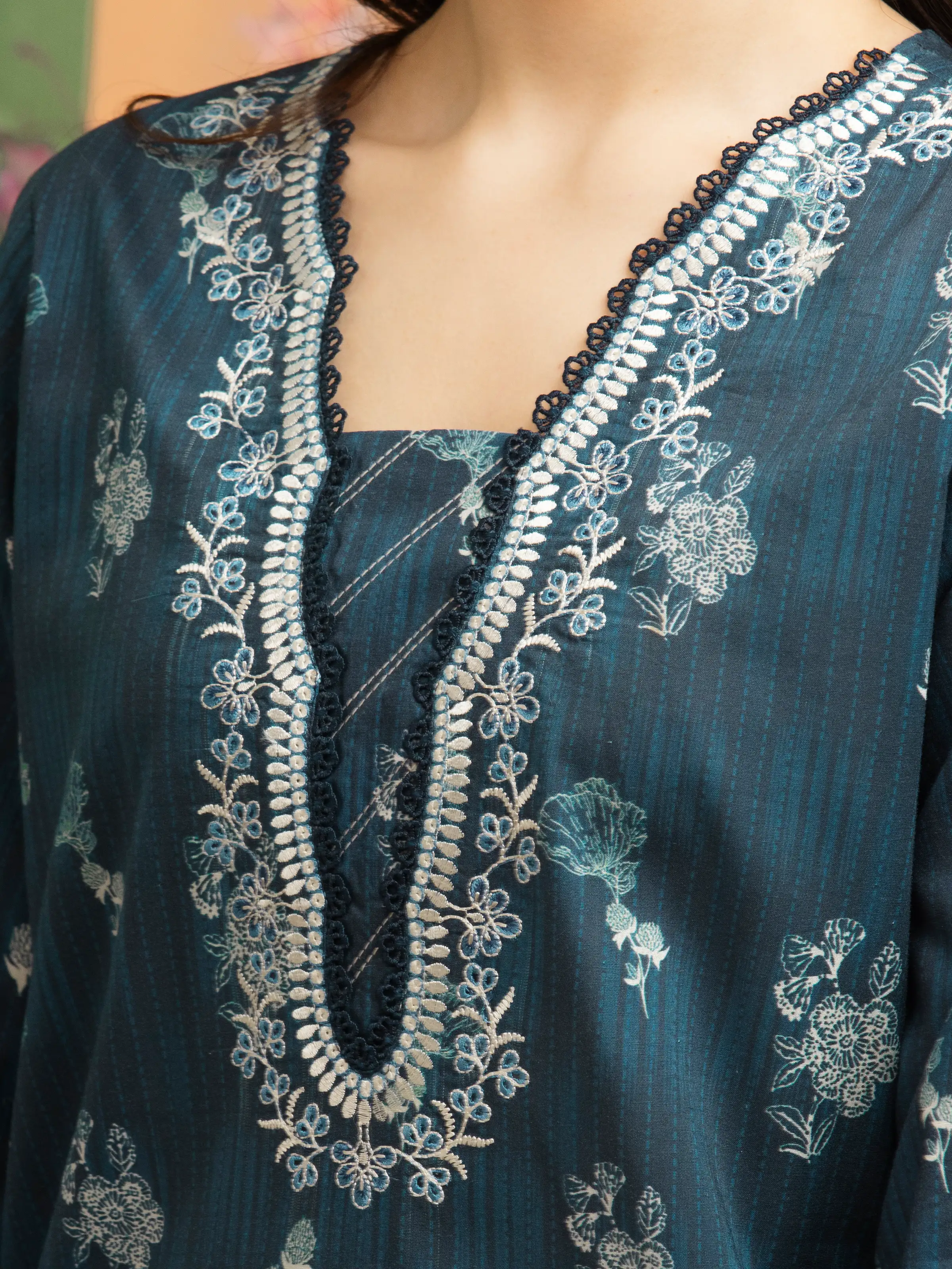 Unstitched Embroidered Lawn Suit - EWU5V1-31422-3P - Image 3