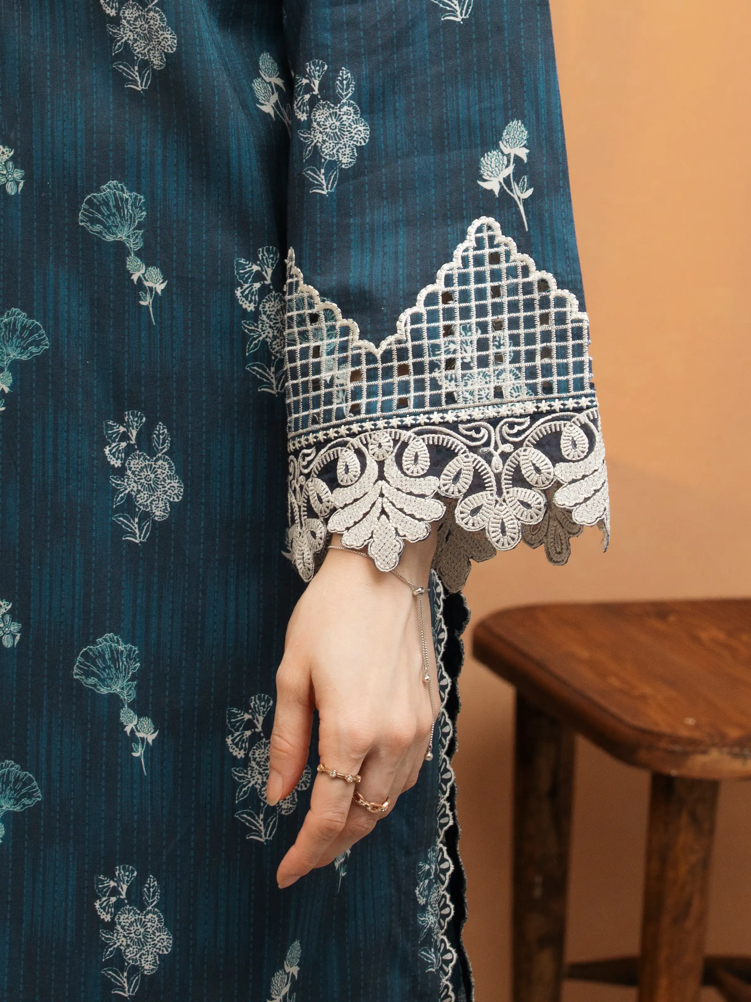 Unstitched Embroidered Lawn Suit - EWU5V1-31422-3P - Image 4