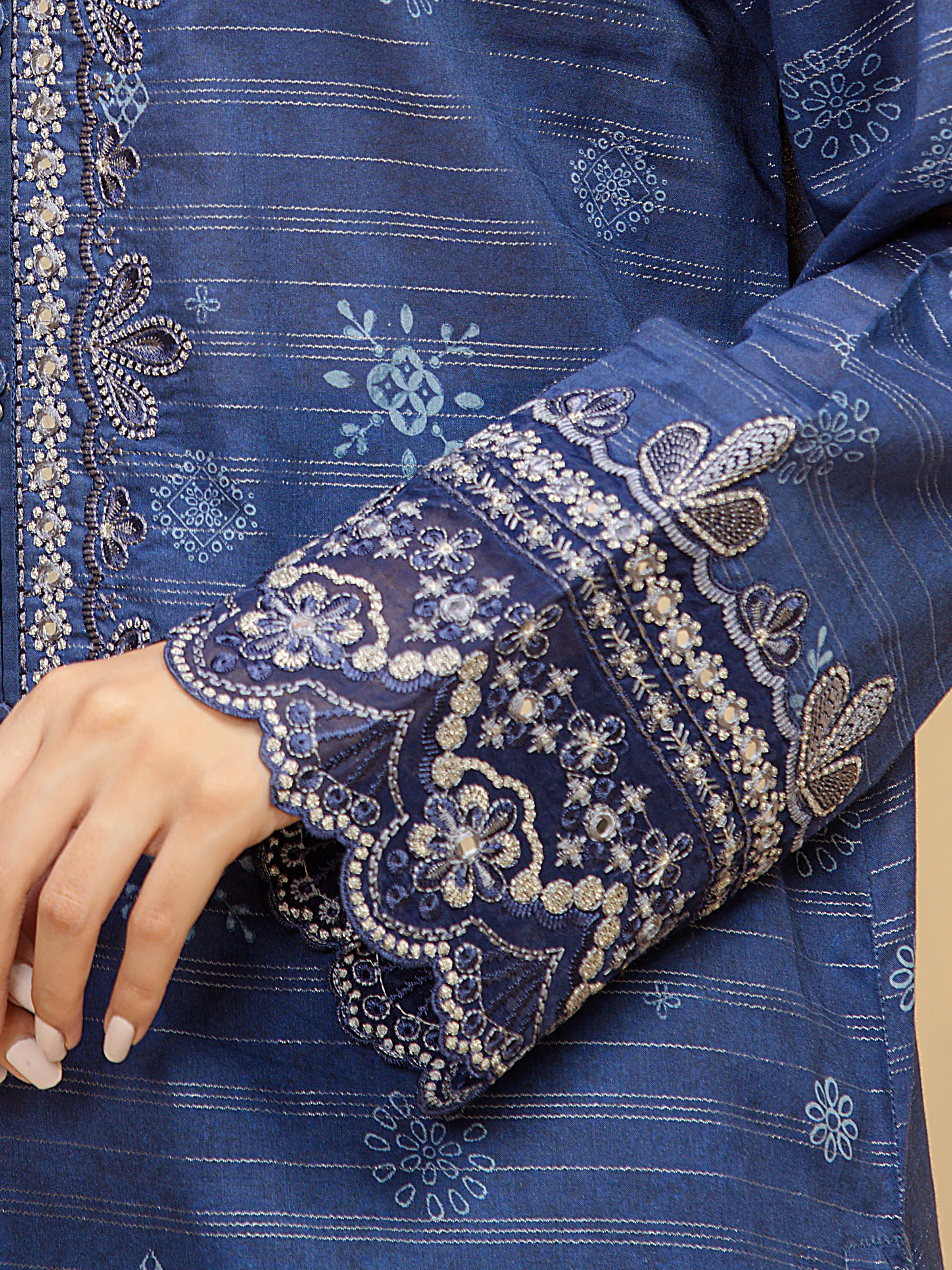 Unstitched Embroidered Lawn Suit - EWU5V1-31881-3P - Image 4