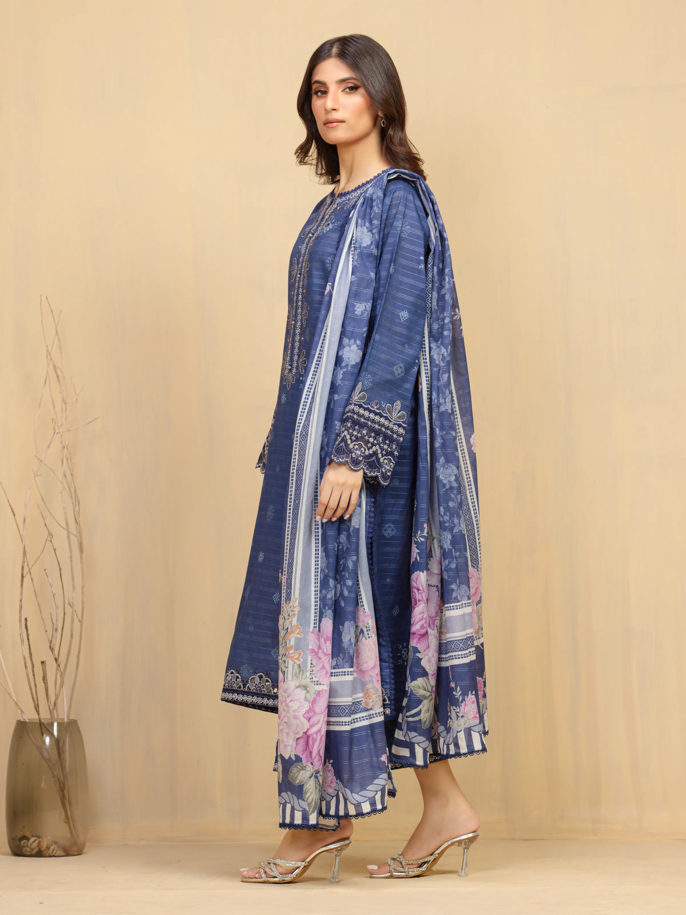 Unstitched Embroidered Lawn Suit - EWU5V1-31881-3P - Image 5